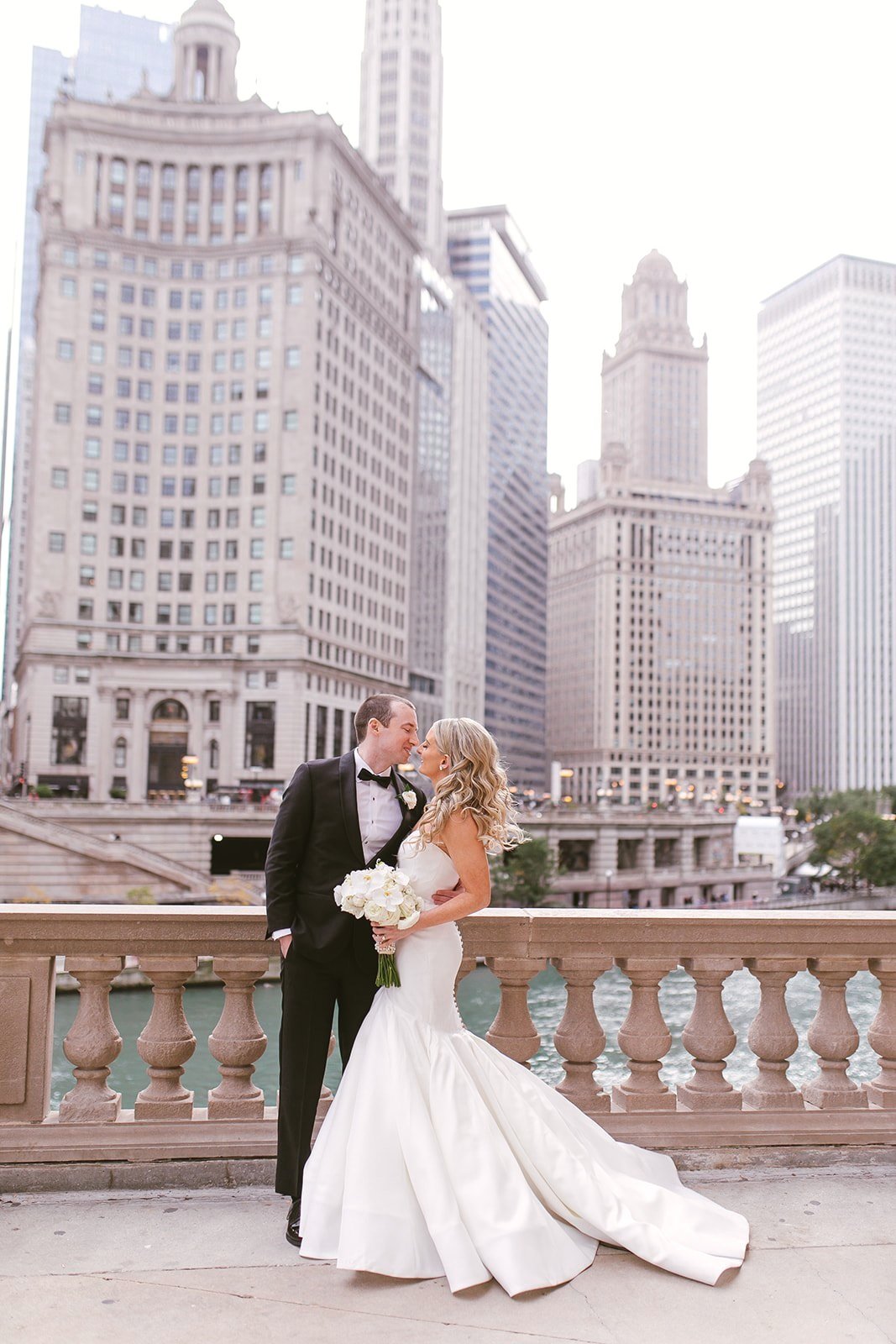 Chicago+editorial+wedding+photographer+%28Wrigley+Building%29-6.jpg