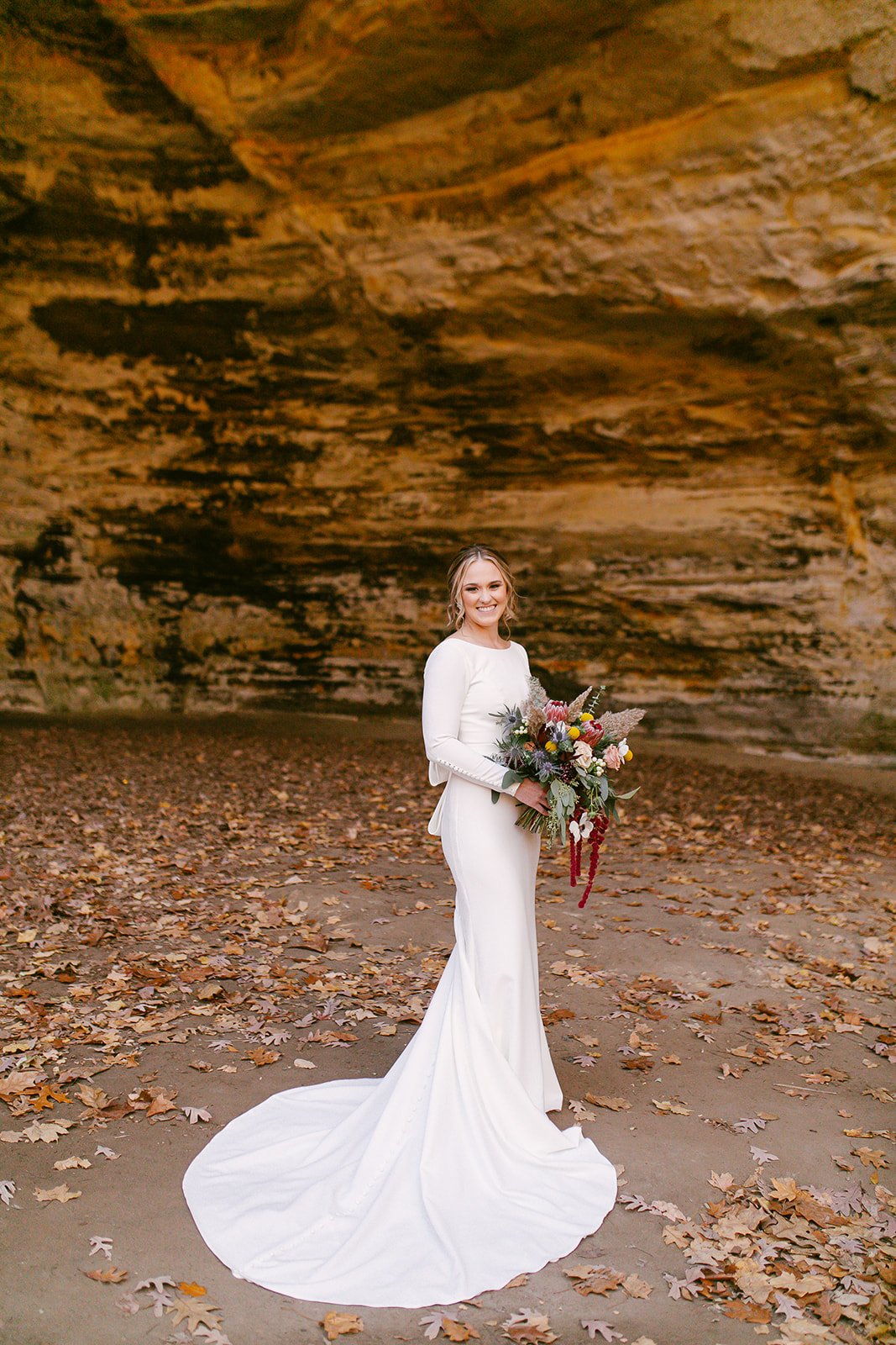 Chicago editorial wedding photographer (Starved rock conference center) 08-16.jpg