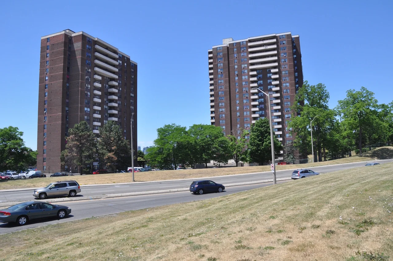 The road at Dundas and Cawthra Rd where “Cherry Hill” was once located. 