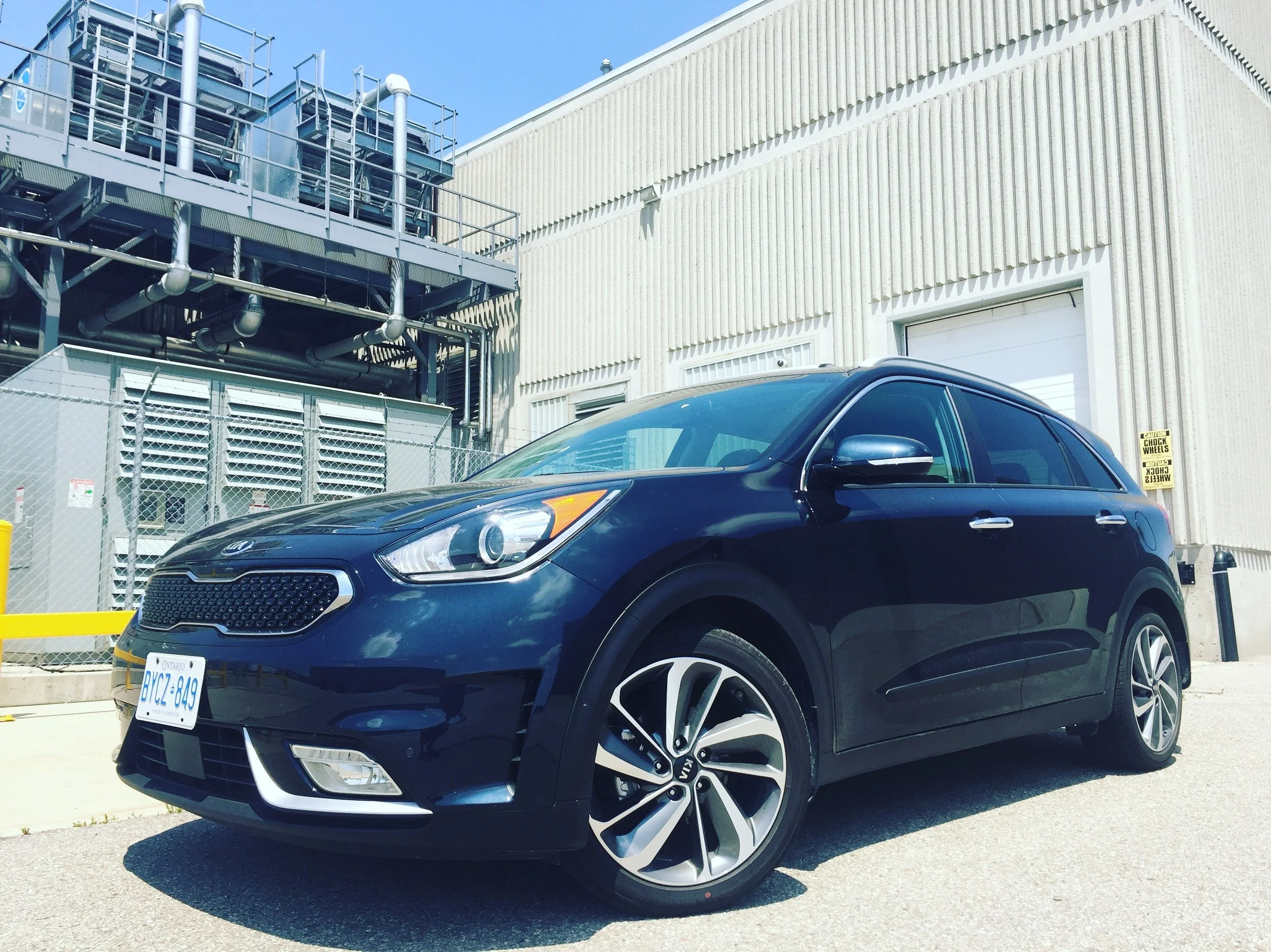 Modern Motoring: Reviewing the 2017 Kia Niro Hybrid