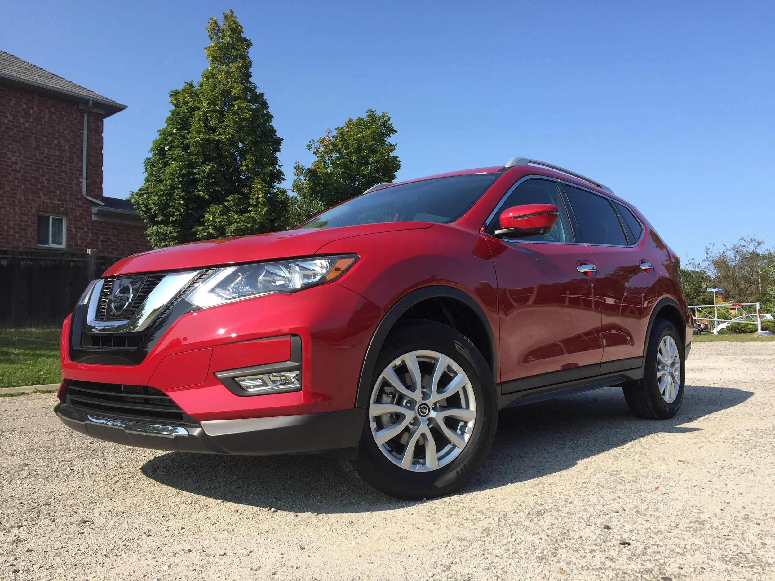 Modern Motoring - A video review of the 2017 Nissan Rogue