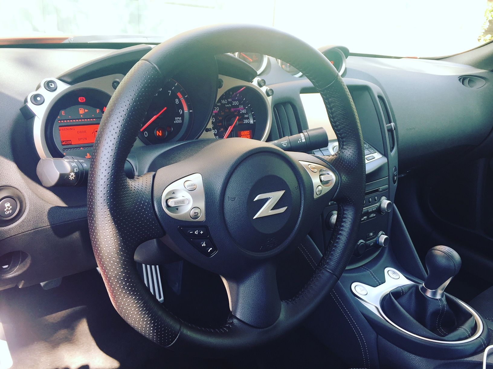 Modern Motoring - Reviewing the 2018 Nissan 370Z