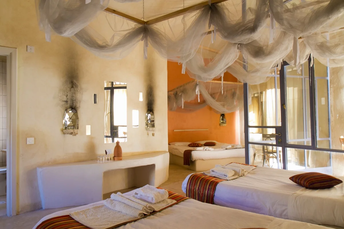 Feynan Ecolodge deluxe family room © Feynan Ecolodge Photo by Bashar Alaeddin
