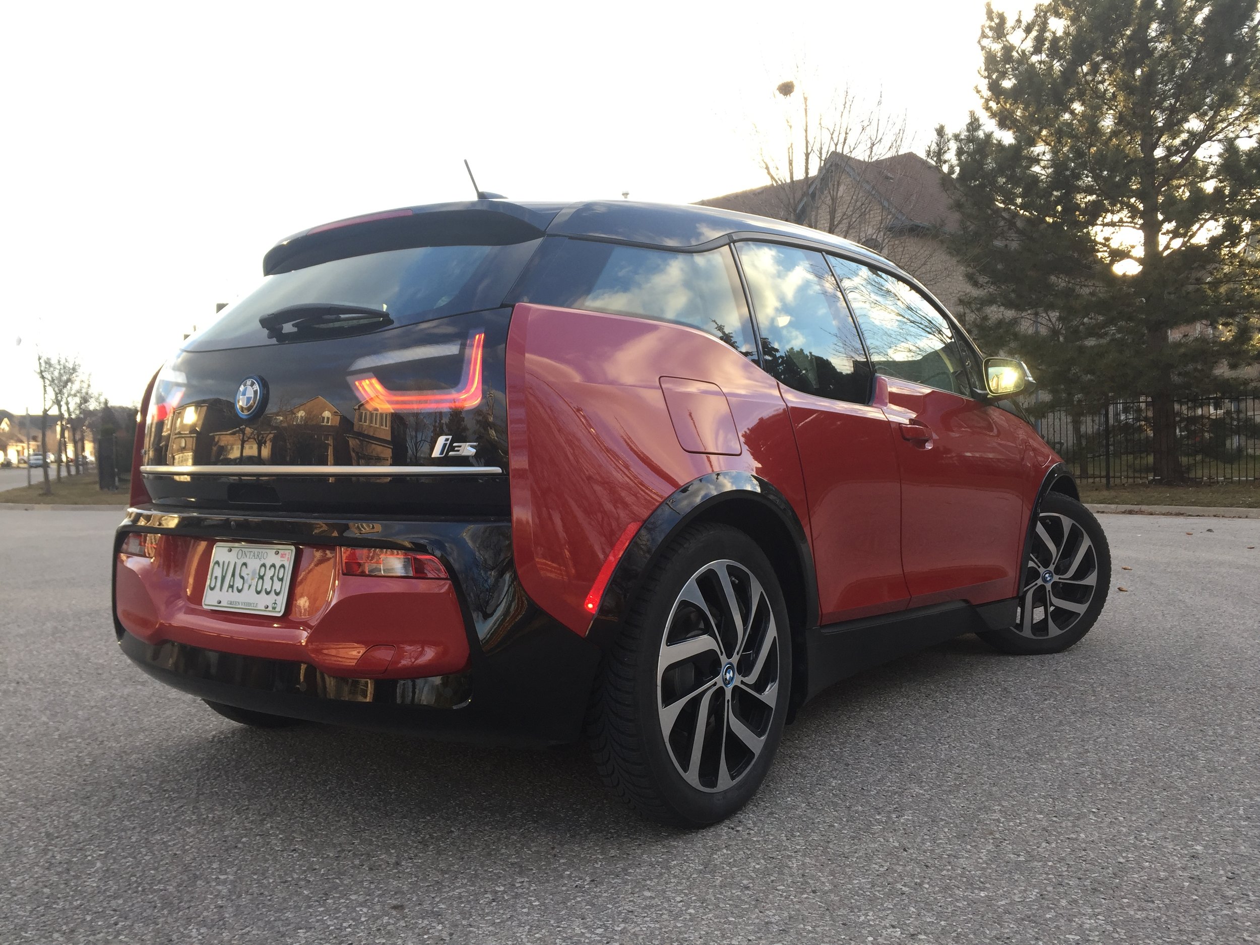 Modern Motoring - A video review of the 2018 BMW i3s