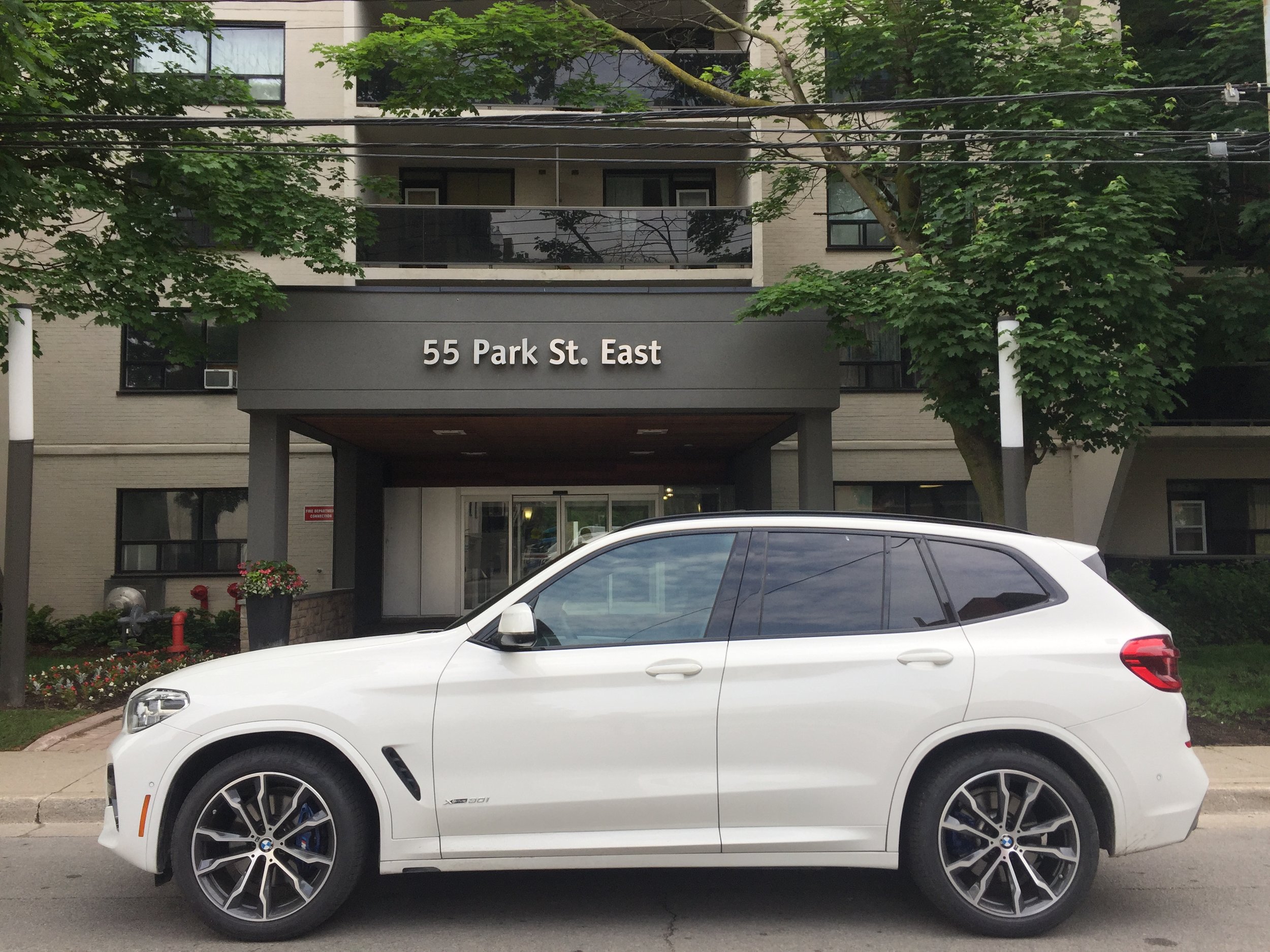 Modern Motoring - A video review of the 2018 BMW X3 30i