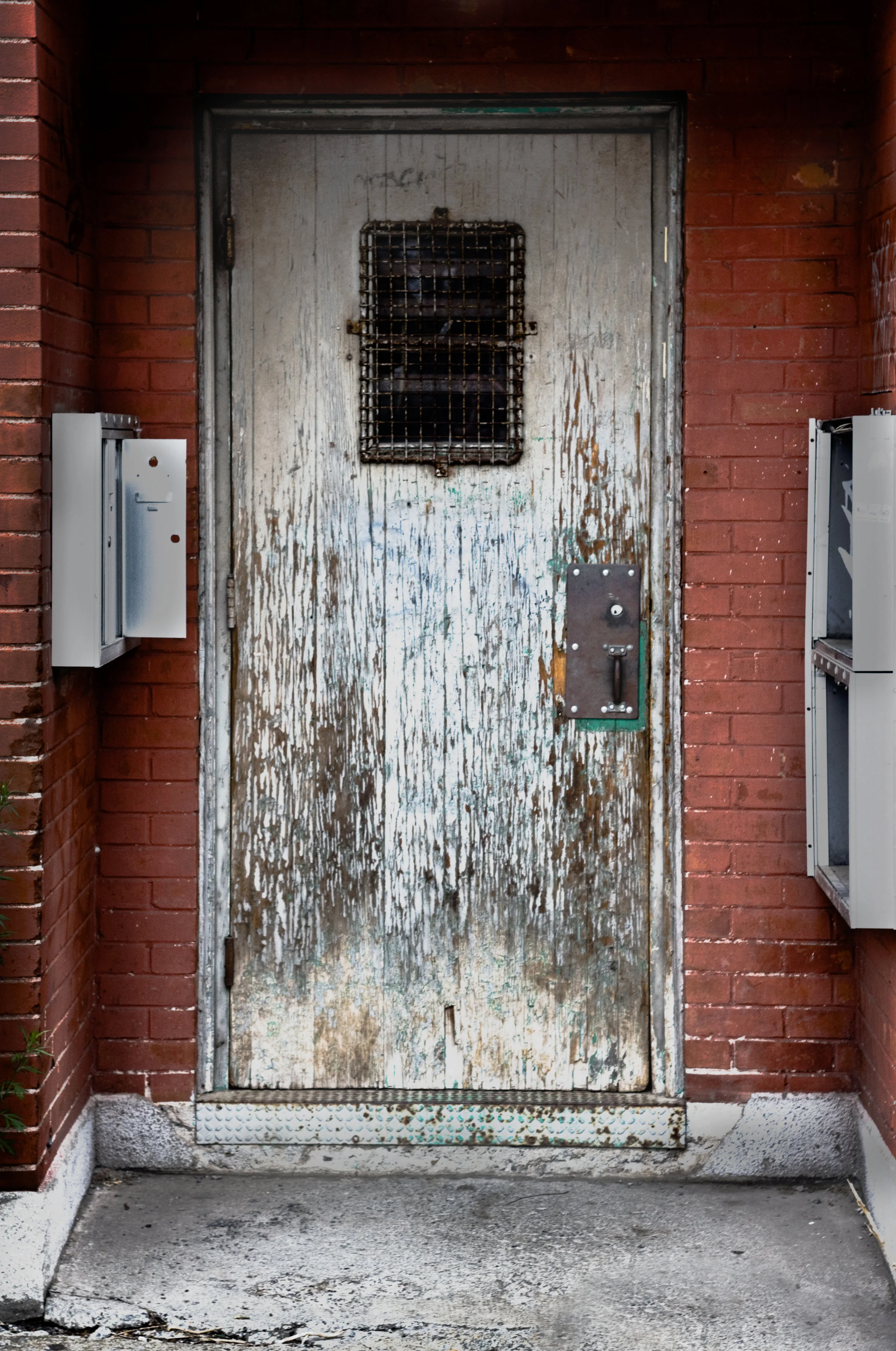 Modern Mississauga presents Ask The City - Is there a by-law that requires my neighbour to repaint their front and or garage door?
