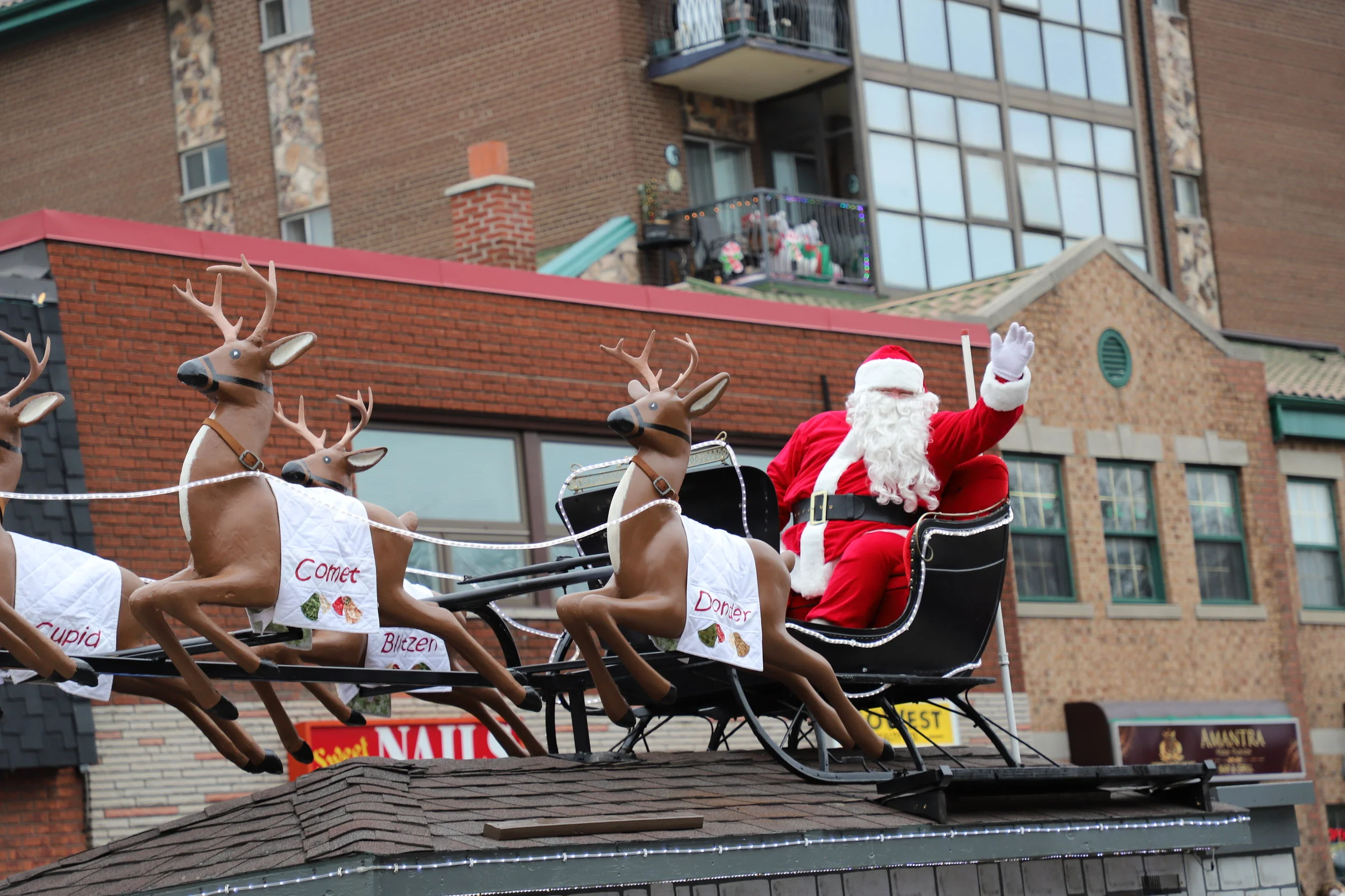 A photo gallery of the 2018 Streetsville Santa Claus Parade
