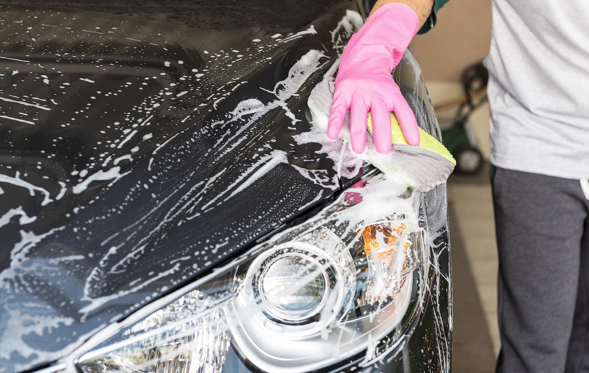 Reasons to Keep Your Car Clean & How to Save Money