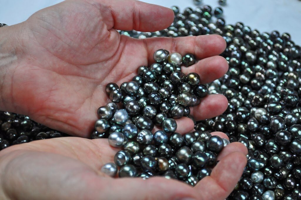 Wearing Tahitian Pearls As A Fashion Statement
