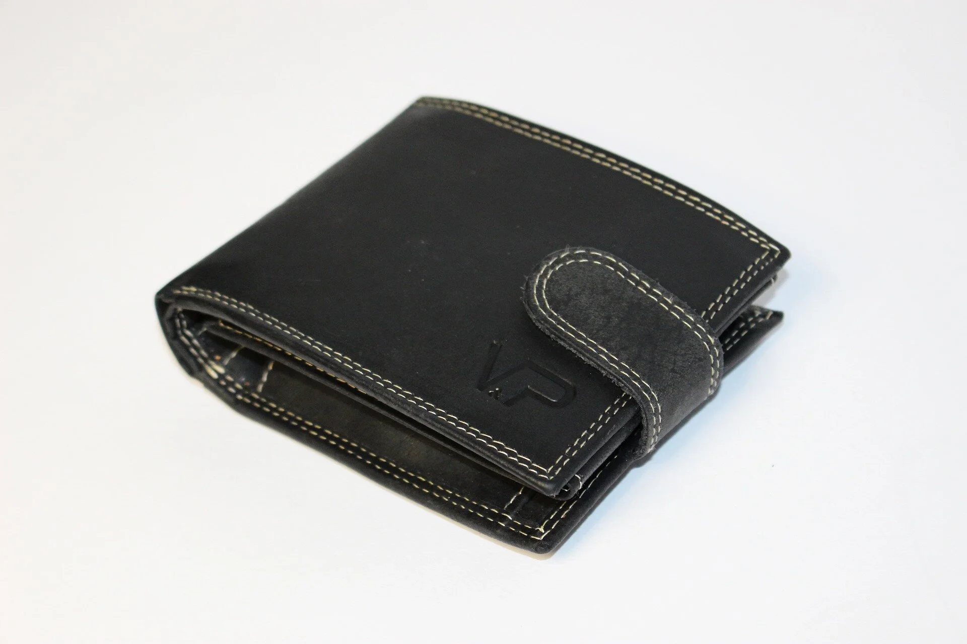 Leather Wallet Care and Maintenance Tips From the Experts 