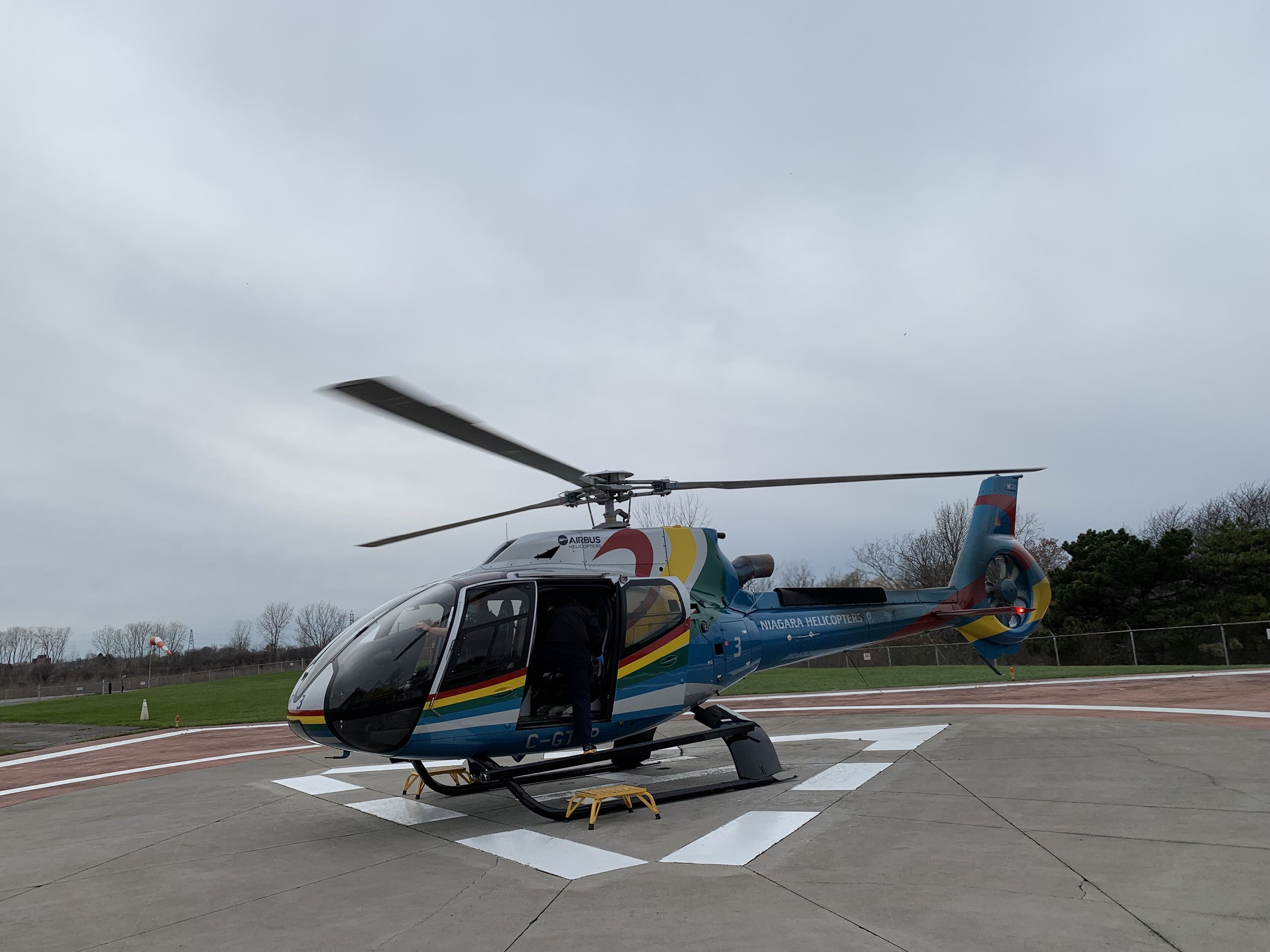 Niagara Helicopter Tour_Credit_JenniferMerrick..JPG