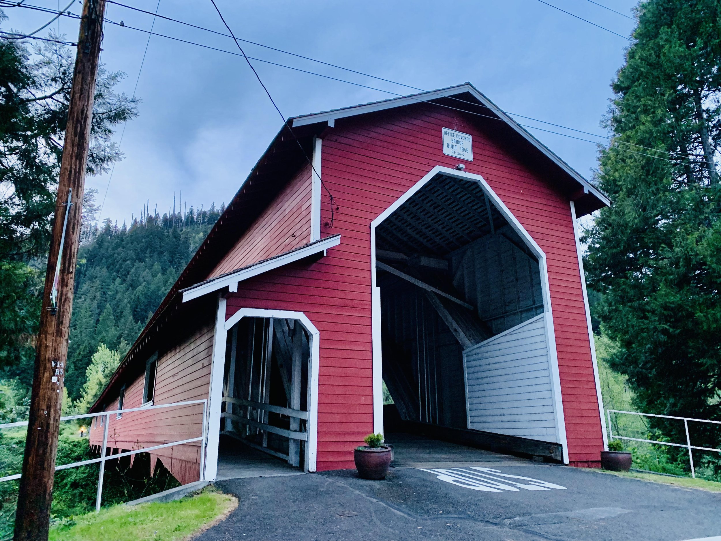 TMM26 Page 32 33 Image he Office covered bridge beside the Westfir Lodge - credit Kate Robertson.jpg