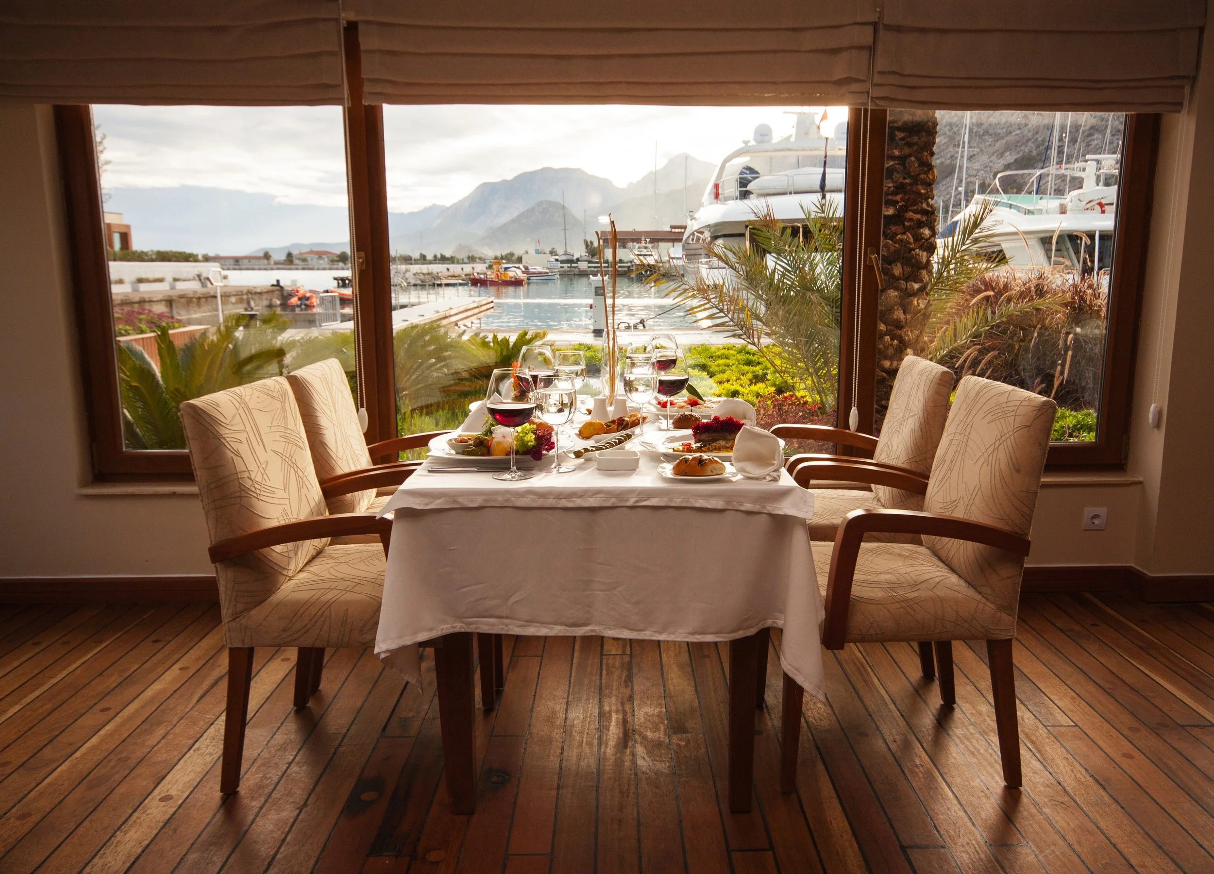 How To Transform Your Dining Room Into A Cozy And Inviting Space