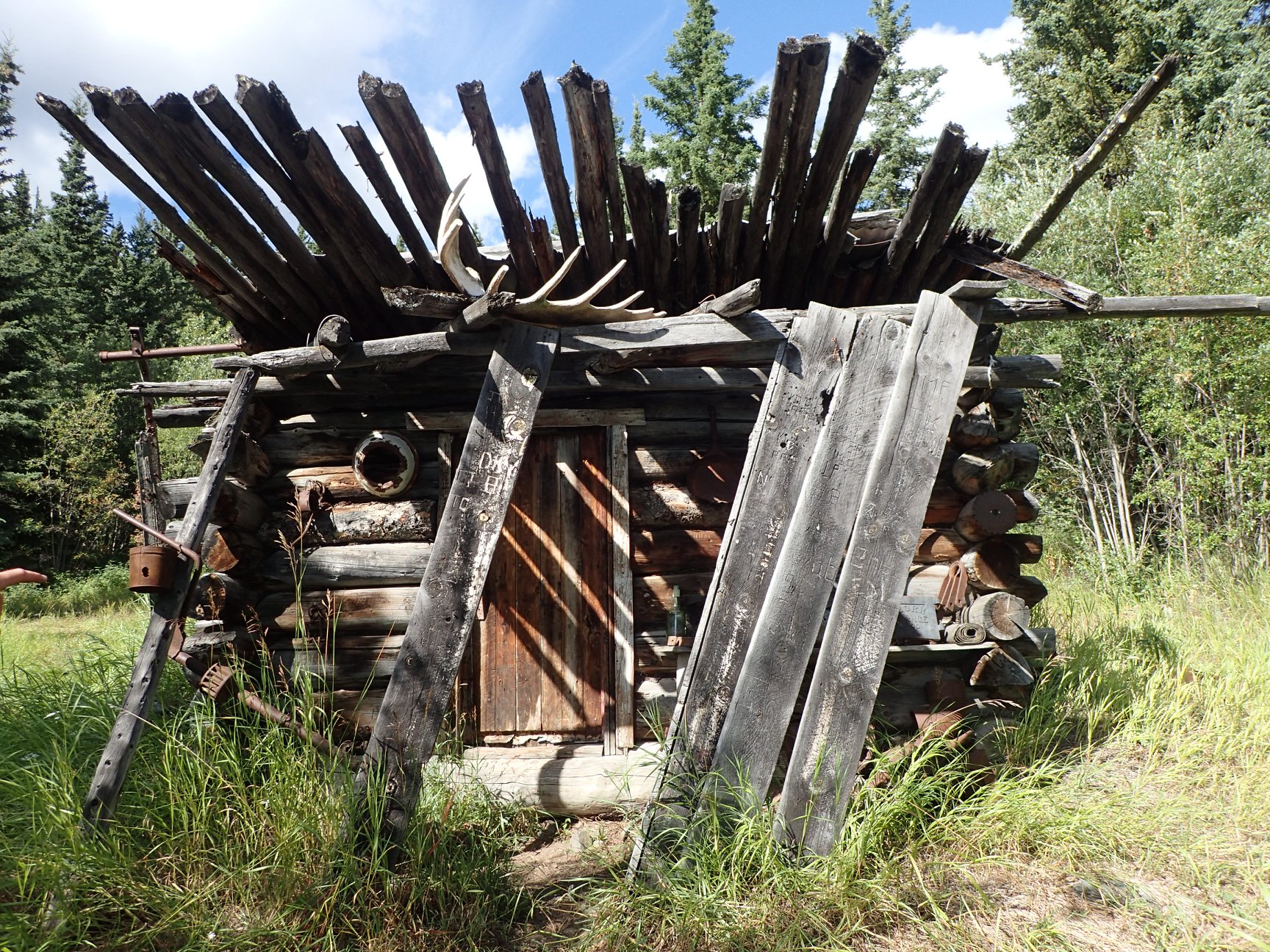  Abandoned cabin on Yukon River 