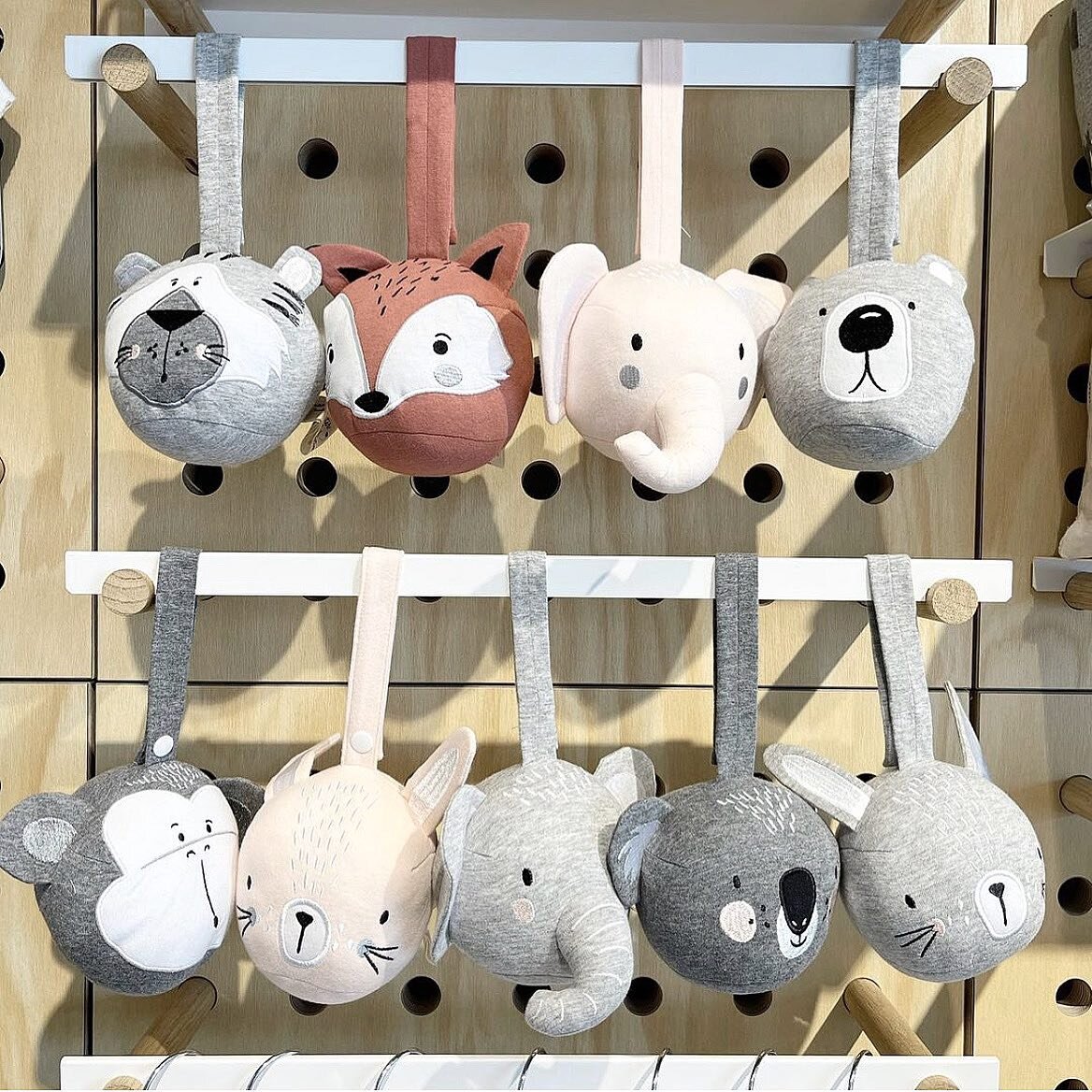 ❤️| Gangs all here! Beautiful display of our favourite rattle balls at our gorgeous stockist @augieandmay #welove 
.
.
.
.
#love #pramtoy #rattleball #coolkids #babygift #babyshowergift #misterflykids