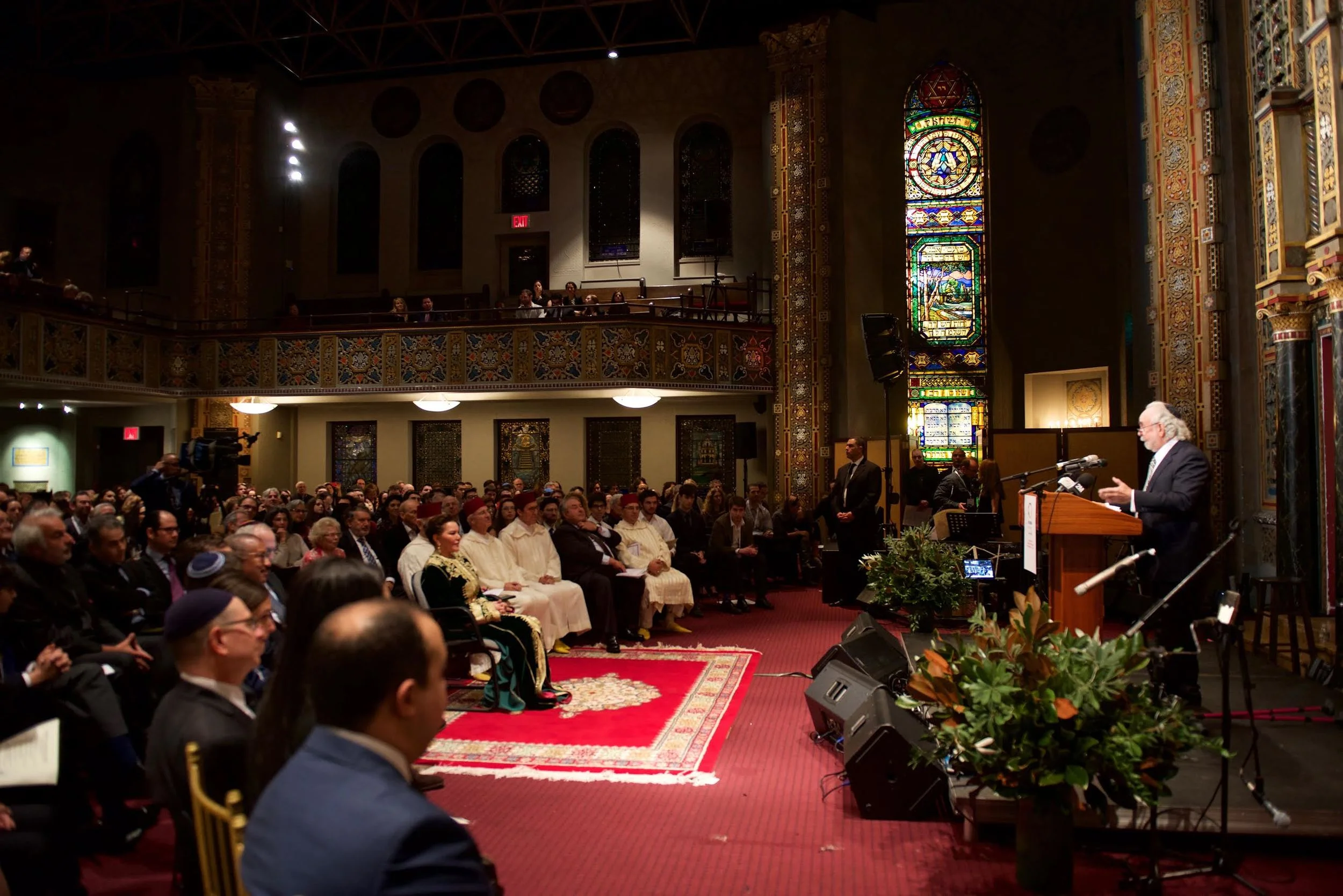 Peter Geffen, Founder of KIVUNIM welcoming the 700 guests to the Convocation in honor of King Mohammed V.