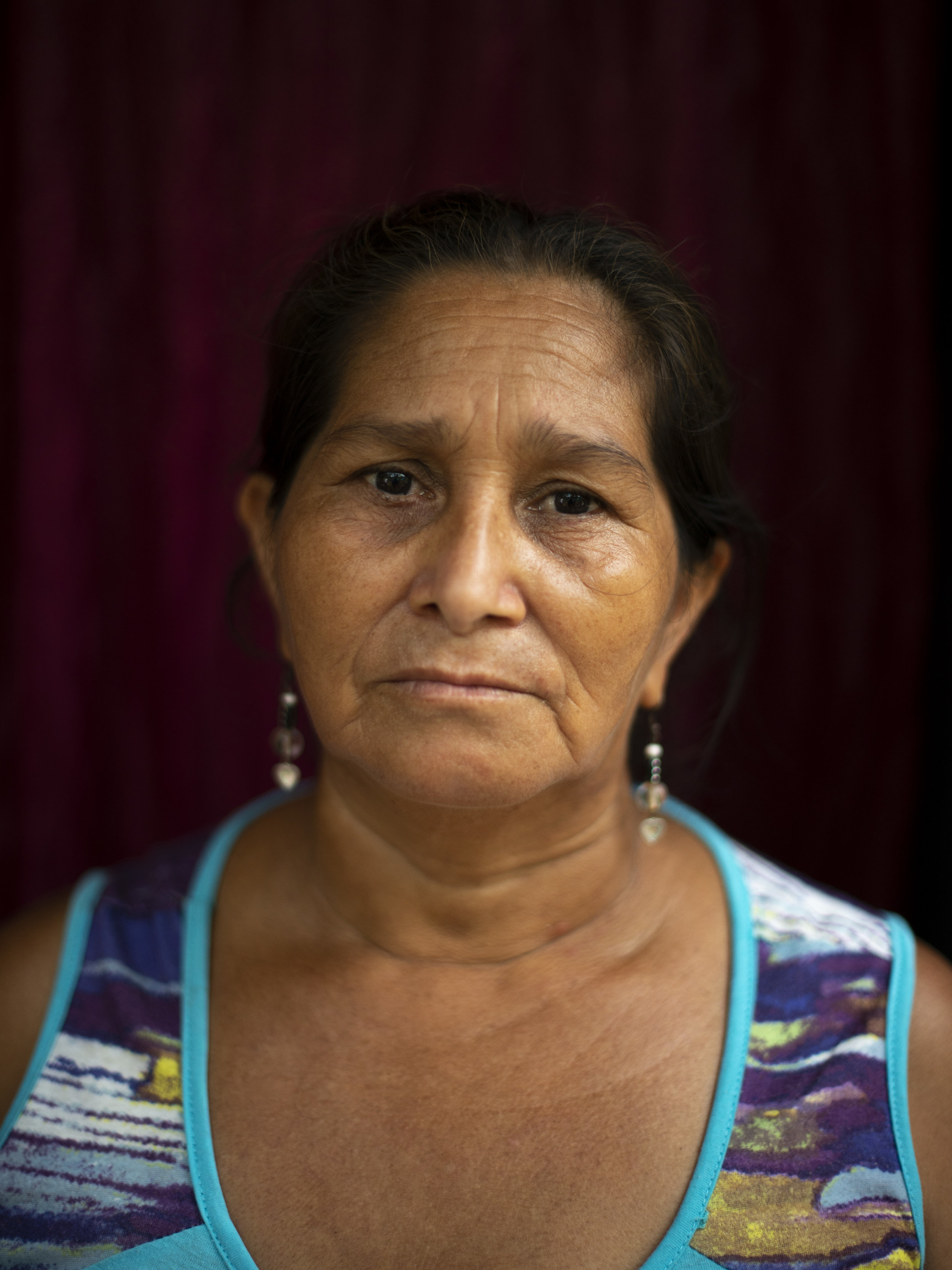  In the gang controlled neighbourhoods of Honduras, there are limited options for residents when facing the threat of violence. In a country with understaffed police forces, Hondurans must leave the country to ensure their safety. Two of Gladys’ sons