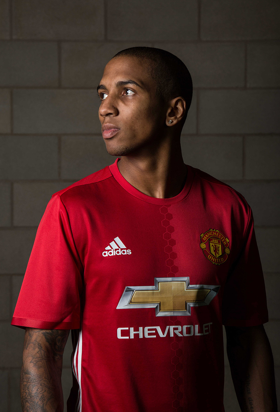 manchester_united_training_kit_ashley_young_2.jpg