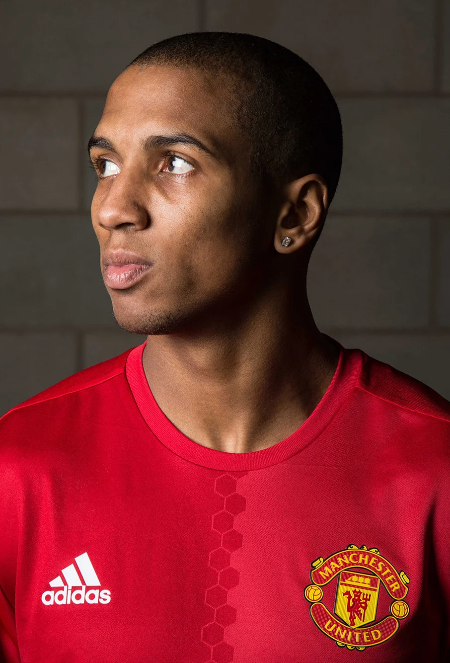 manchester_united_training_kit_ashley_young_4.jpg