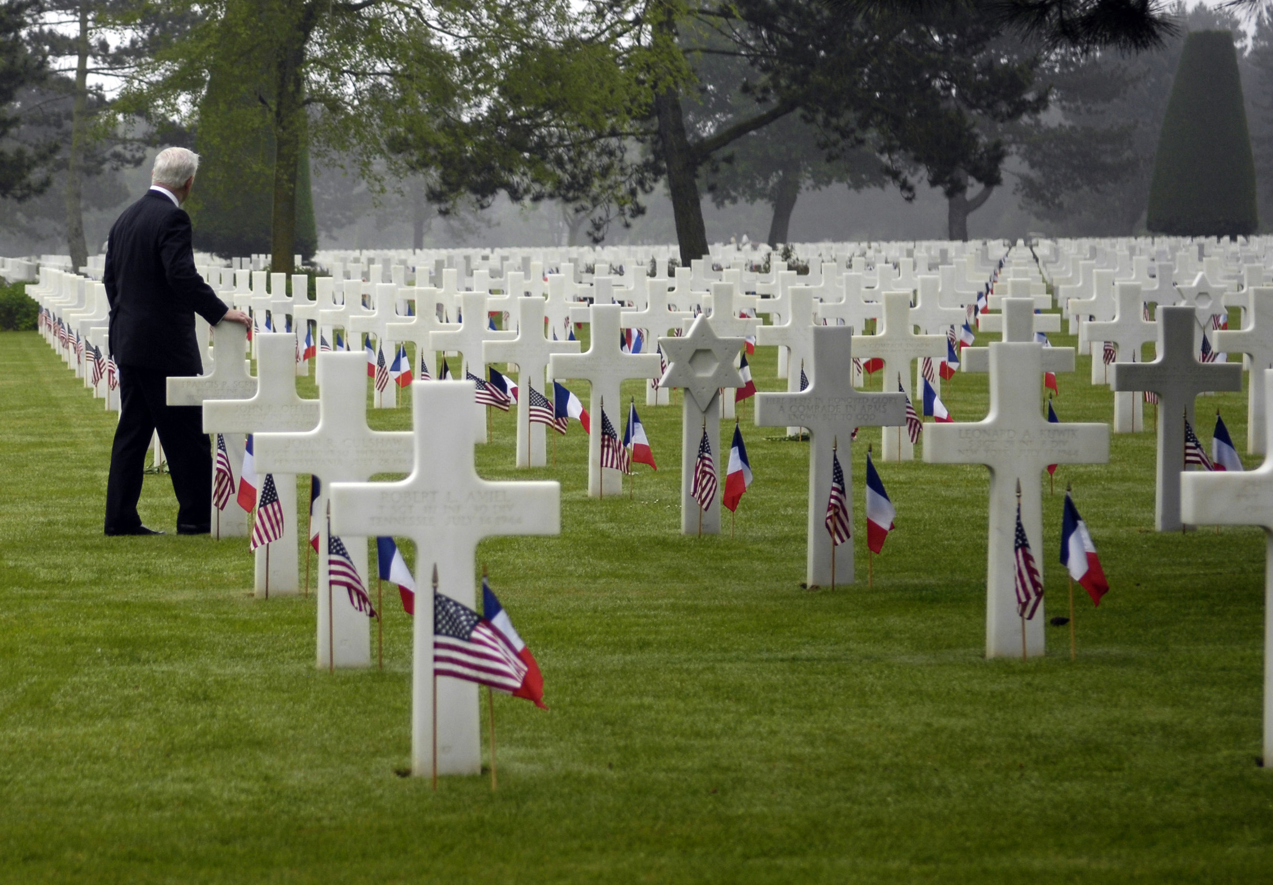 1st gallery picture-D-Day-Cemetery-2.jpg