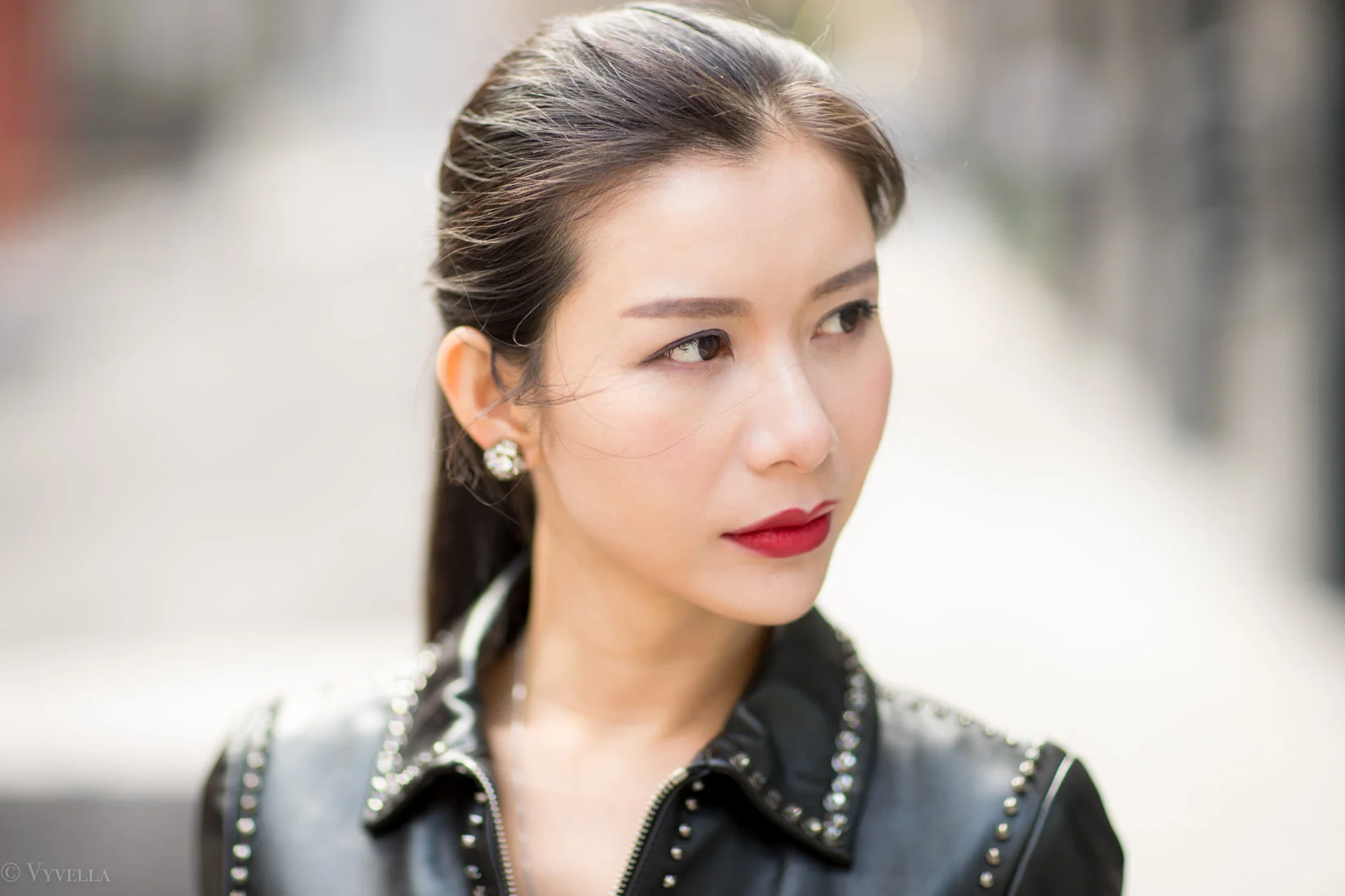 looks_studded-black-leather-jacket_07.jpg