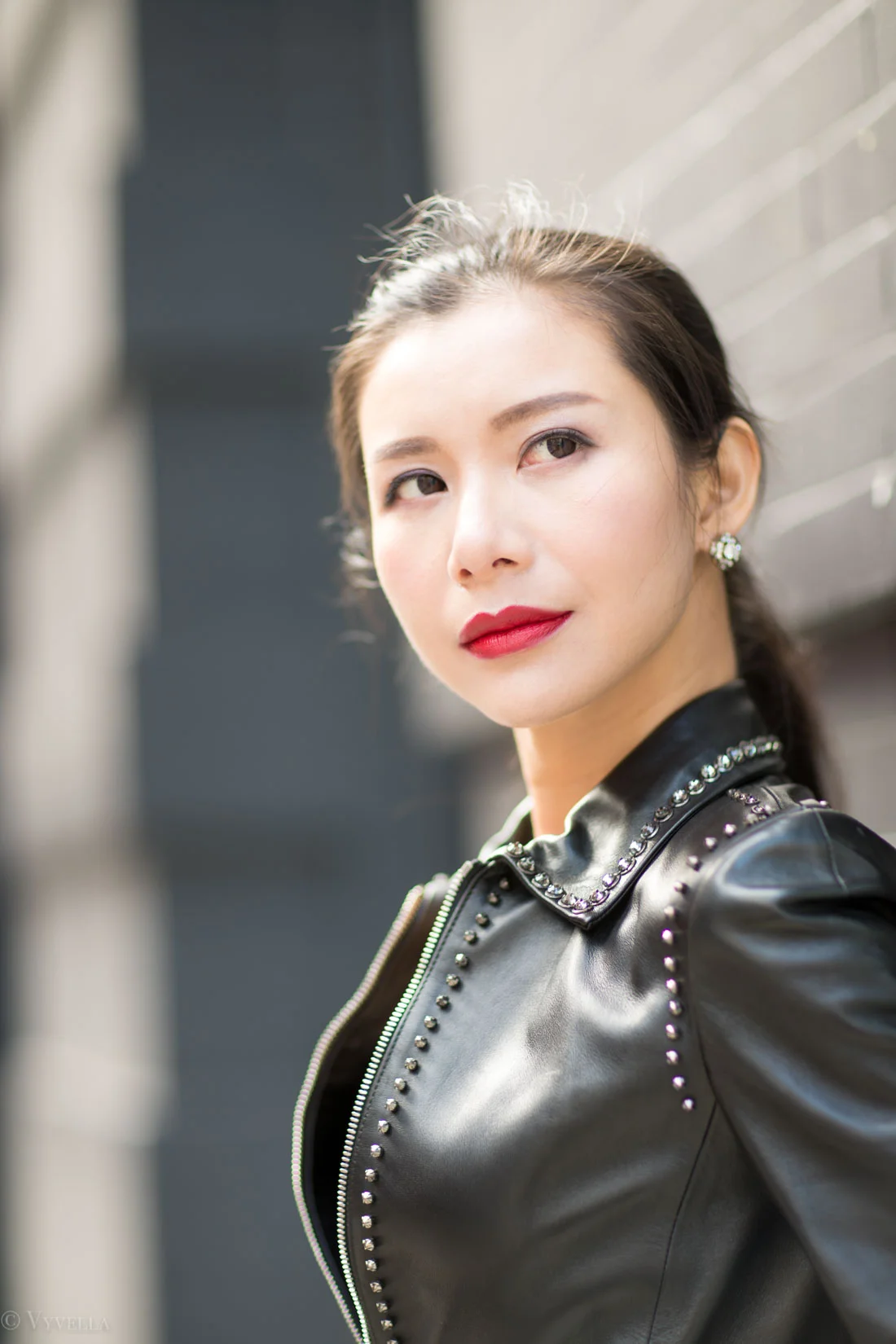 looks_studded-black-leather-jacket_08.jpg