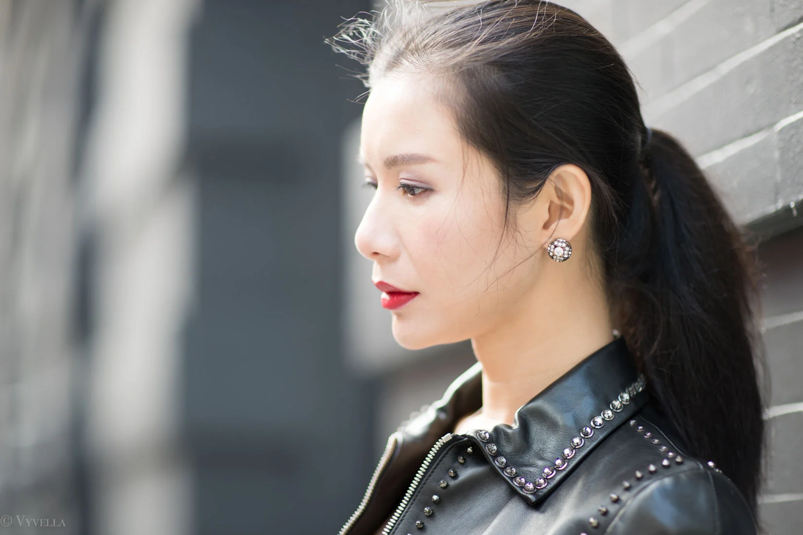 looks_studded-black-leather-jacket_09.jpg