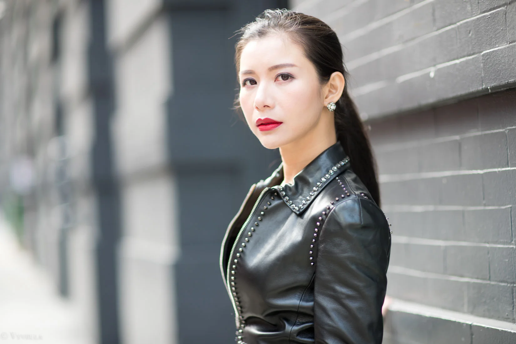 looks_studded-black-leather-jacket_14.jpg