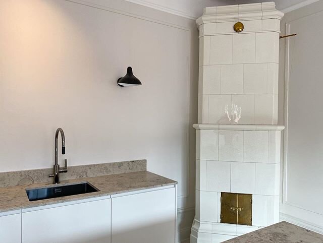 Finishing up! Total makeover of a clients apartment. Moving of a kitchen, enlargement of the bathroom, custom made storage area and home office. All new materials and shades in neutrals of warm grey and wood. Soo happy with the result. Happy Friday y