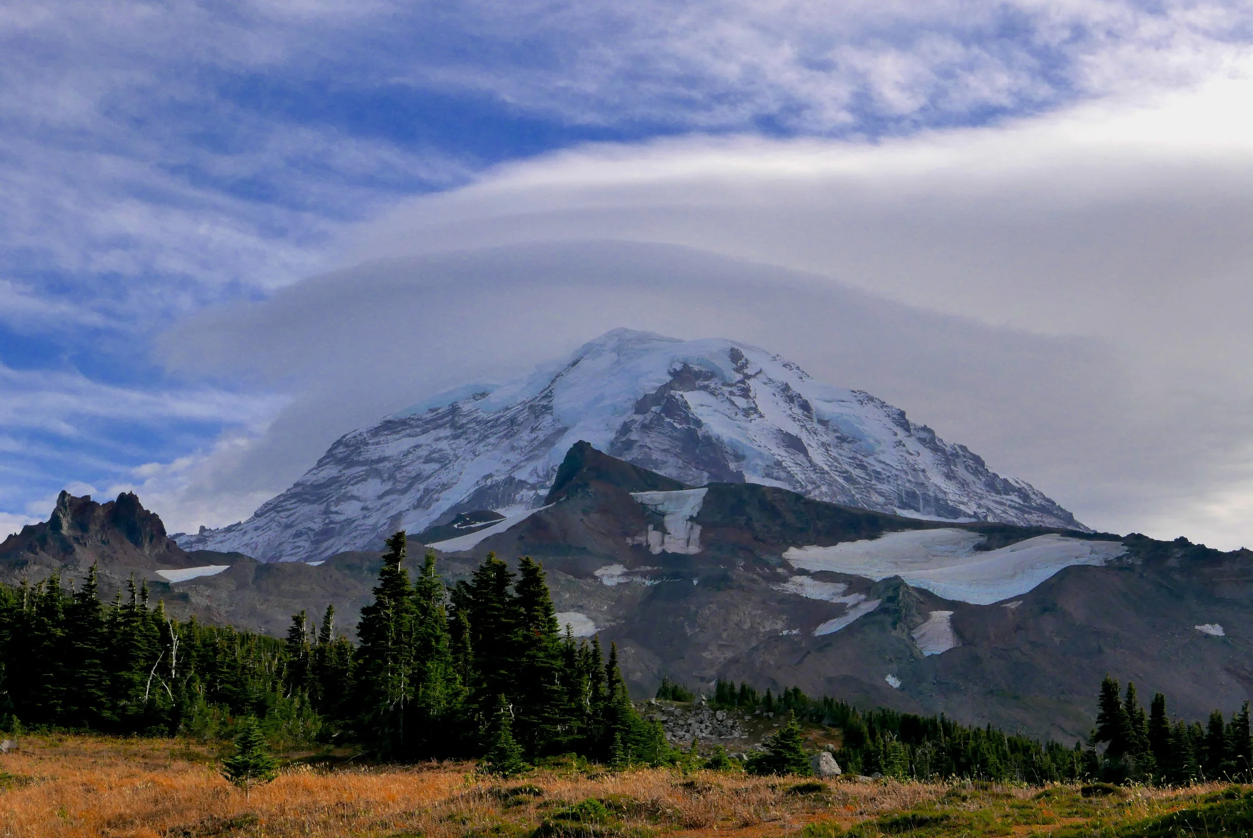 lenticular over Rainier.jpg