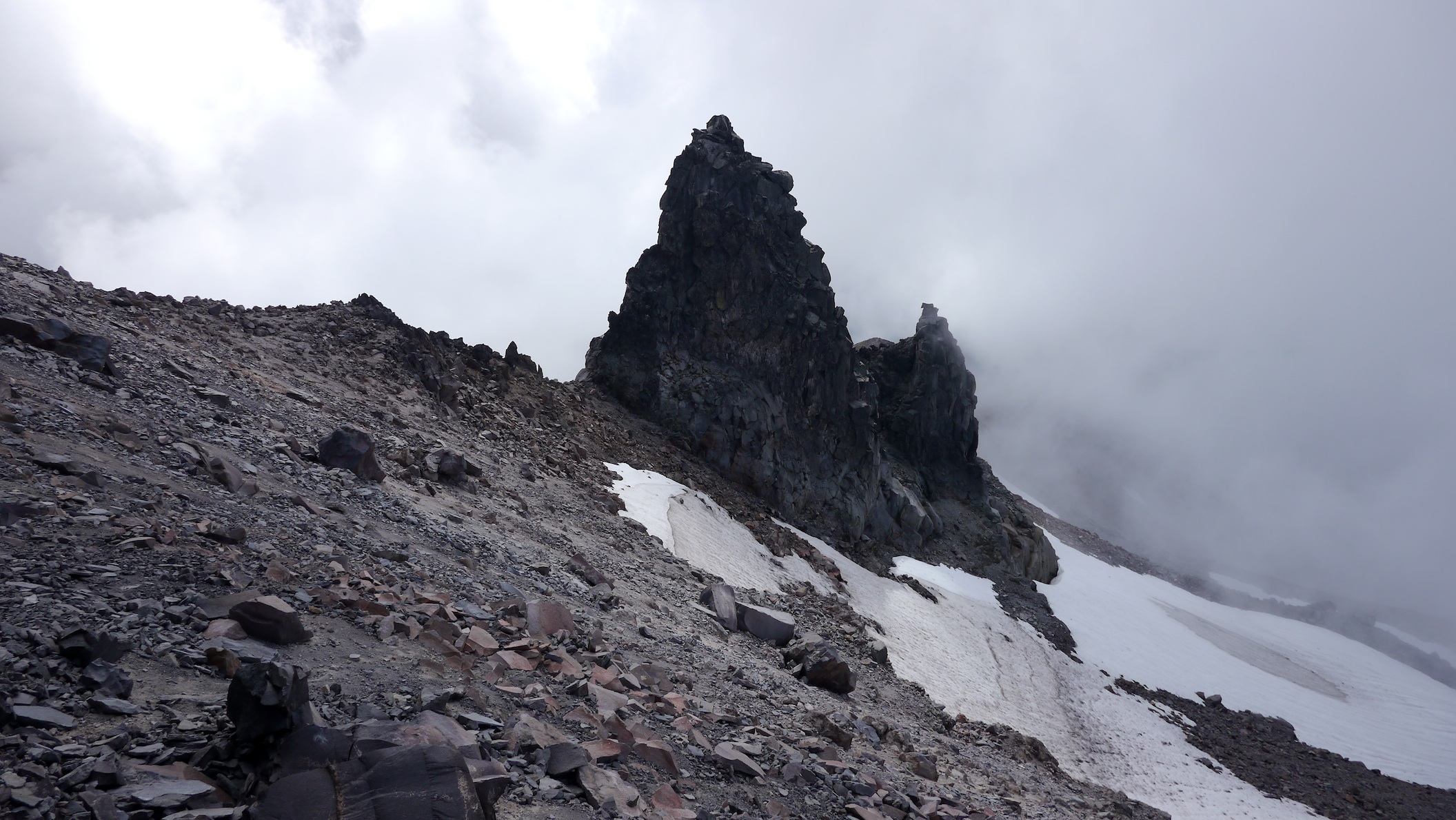 clouds move in as I look down on Tokaloo Spire
