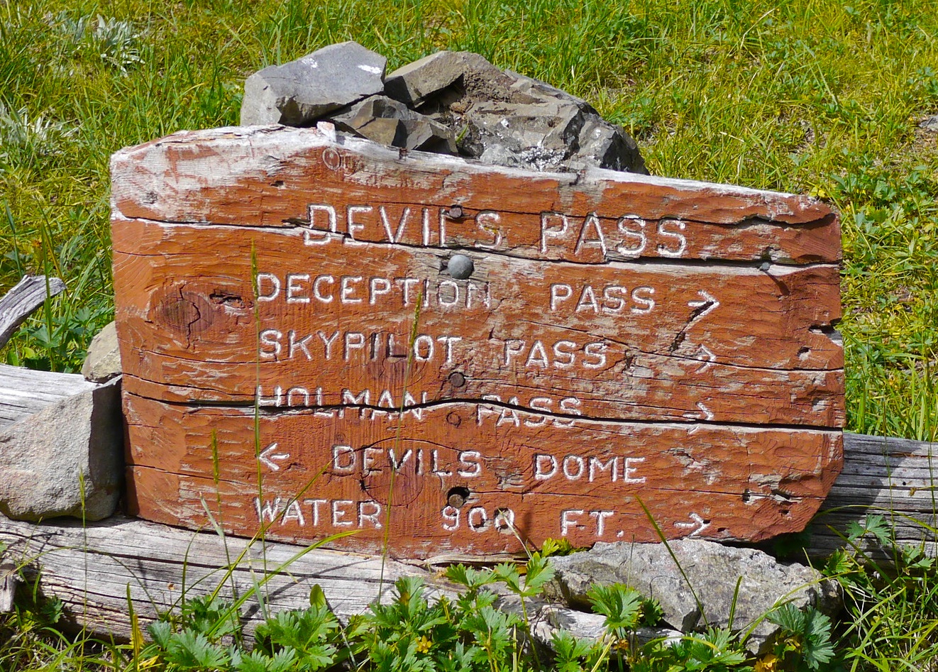 Devil's Pass trail signage