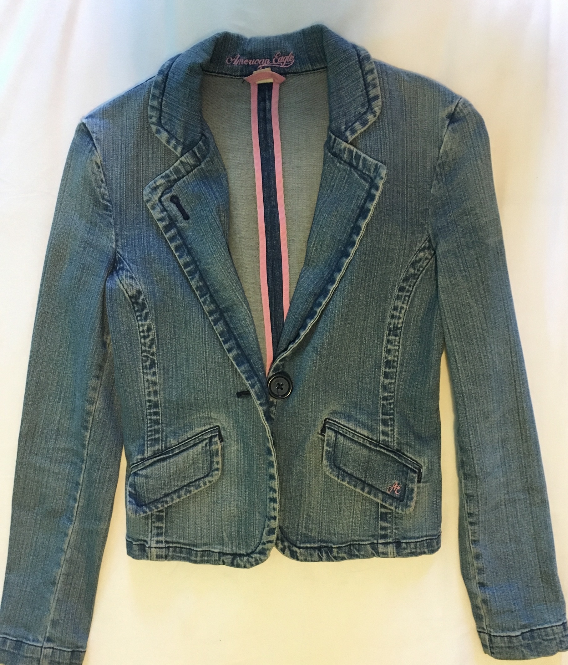 I bought this denim blazer at American Eagle Outfitters, in 1999 or 2000. 