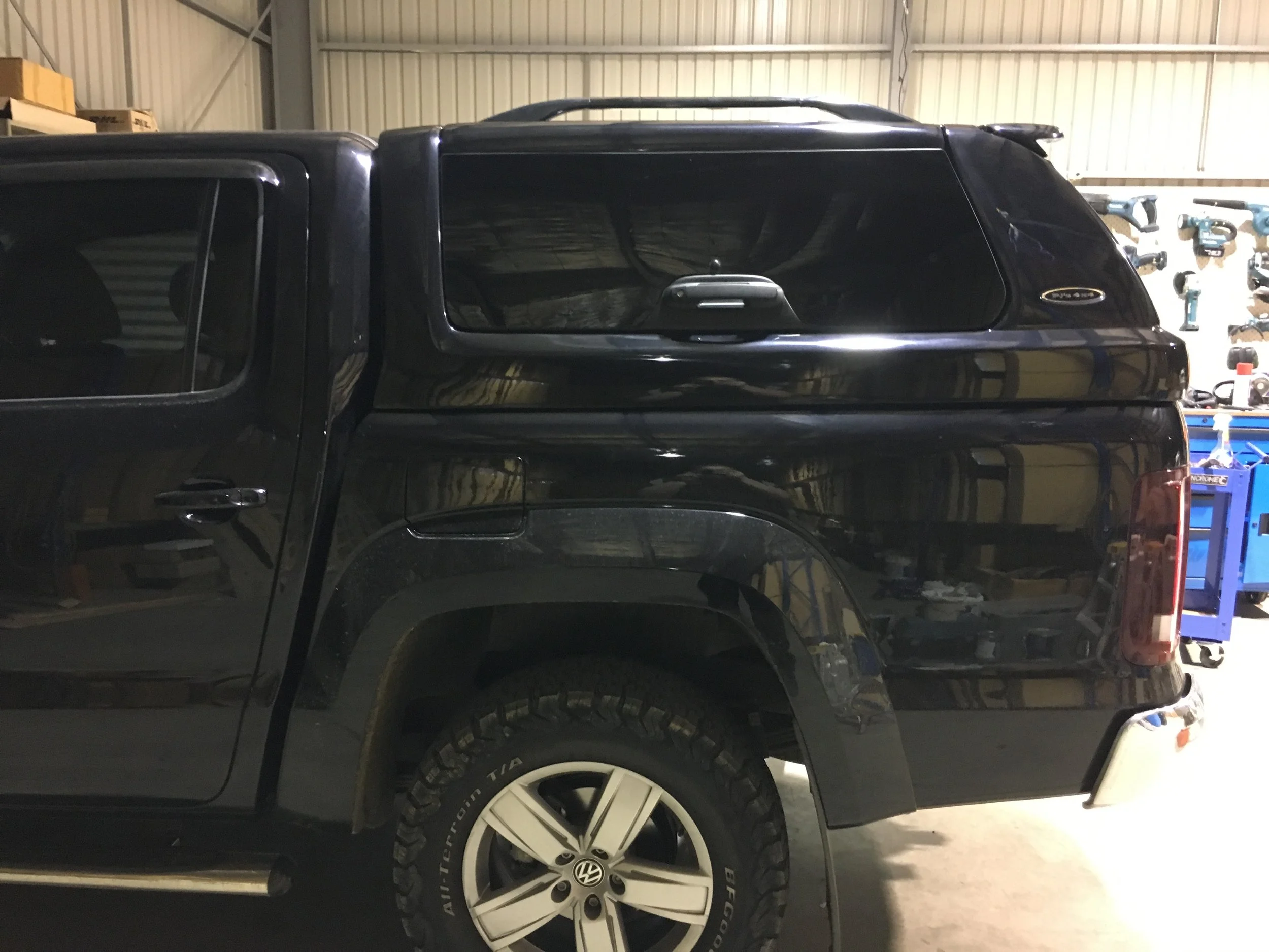 Volkswagen Amarok Black ELITE 3.JPG