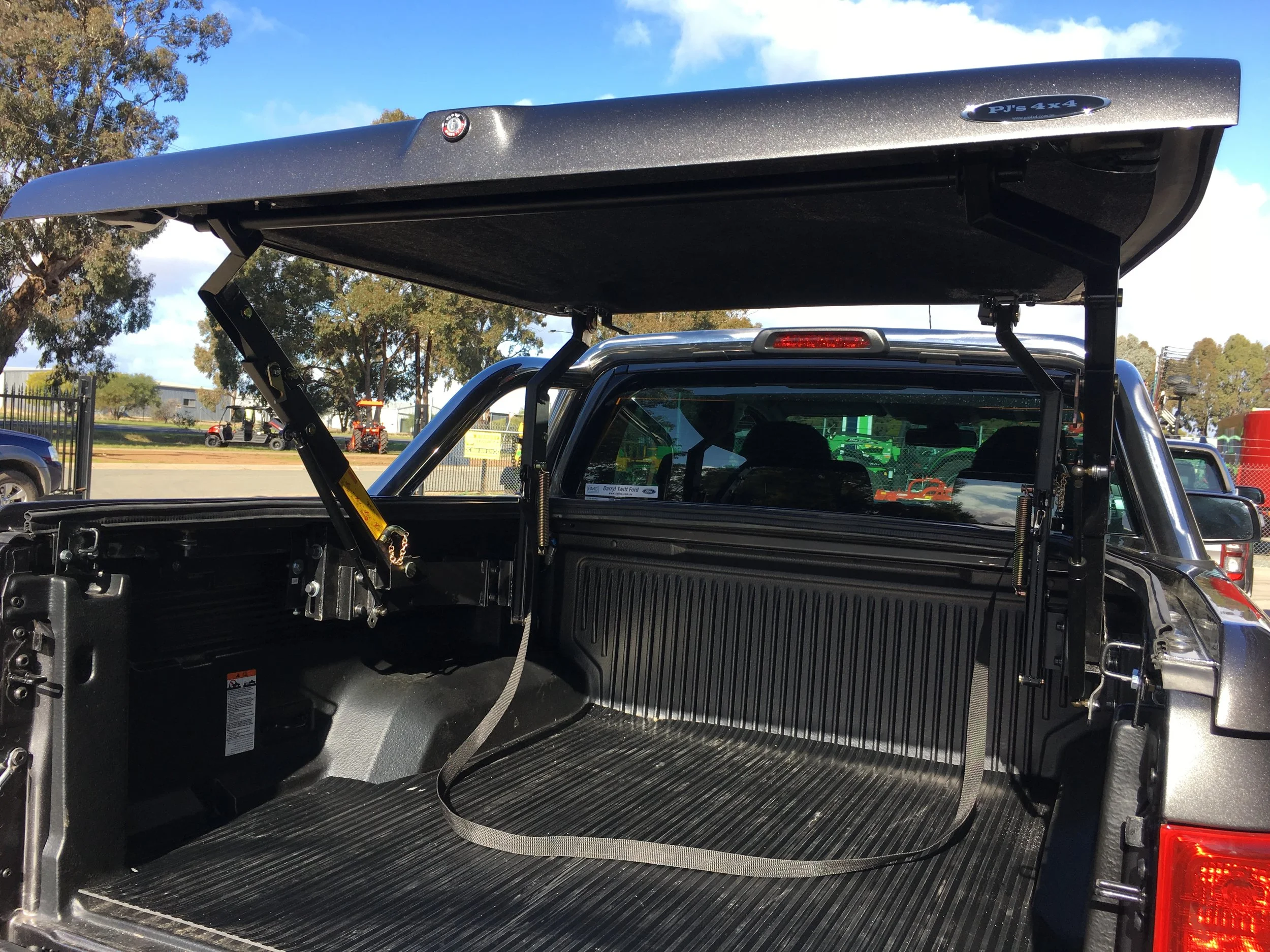 Ford Ranger Top Up Magnetic Grey 2 Piece 17.JPG