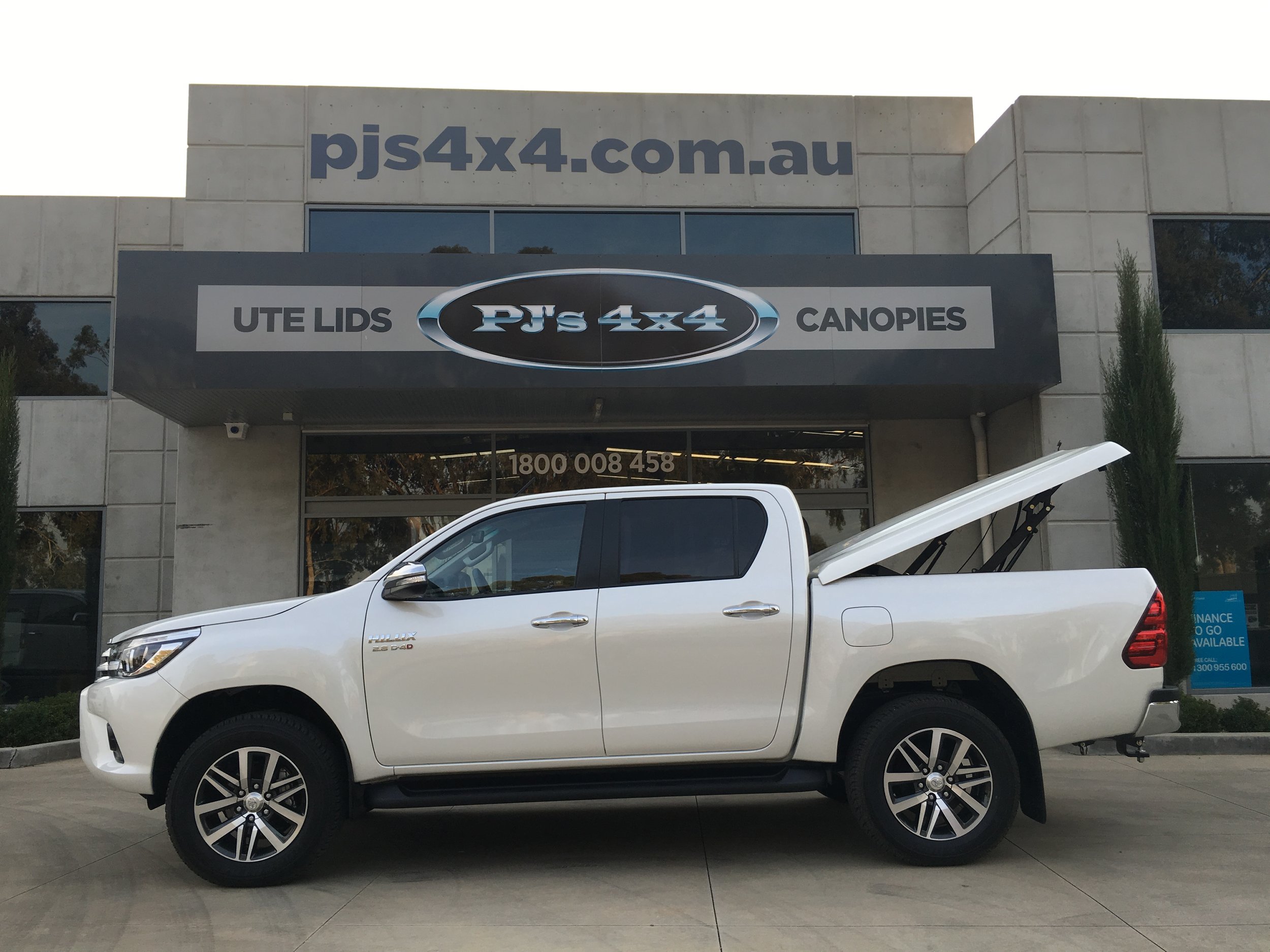 Toyota Hilux (new) TopUp Standard (3).JPG