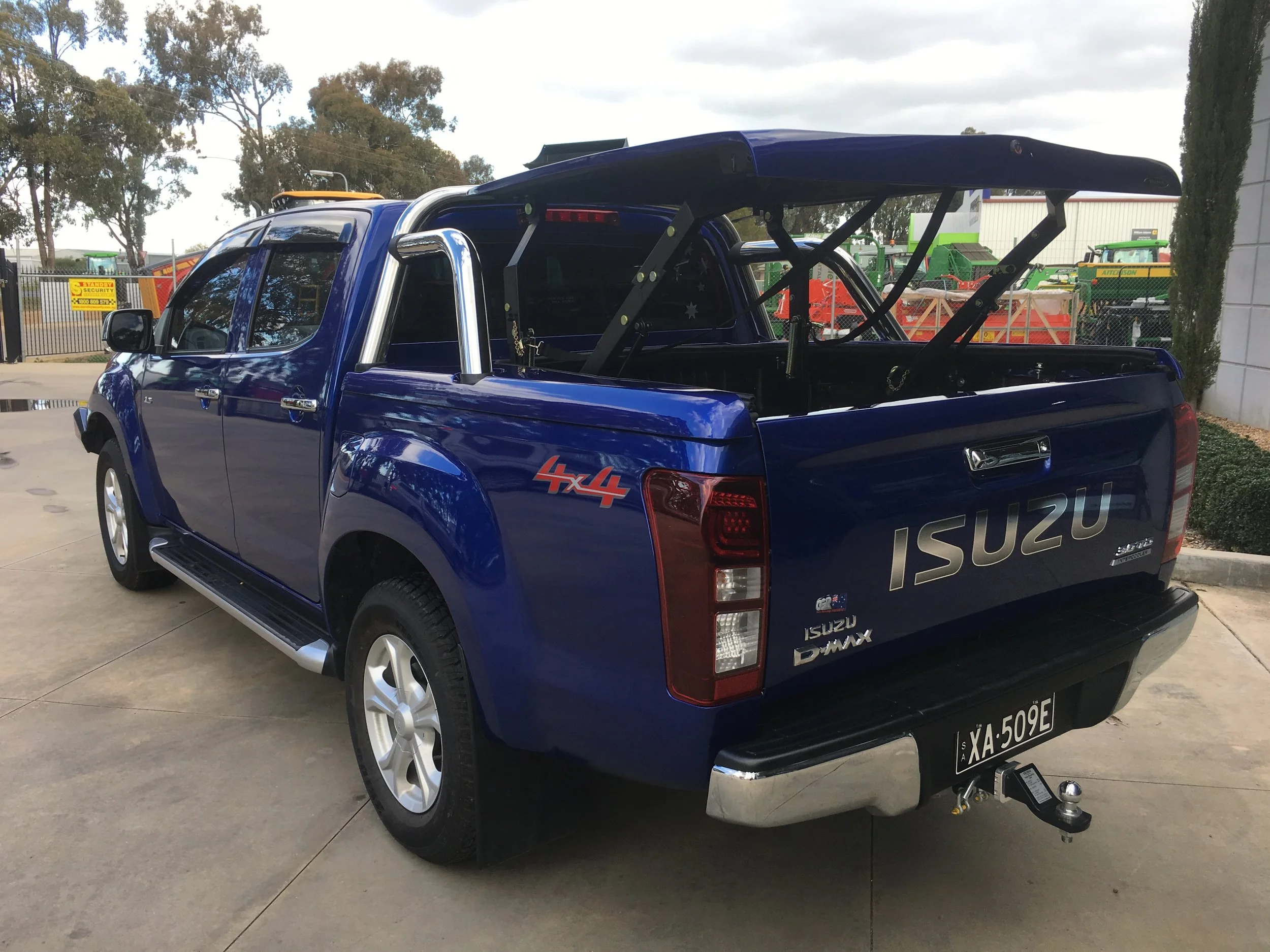 Isuzu DMAX EuroStar Cobalt Blue 2.JPG