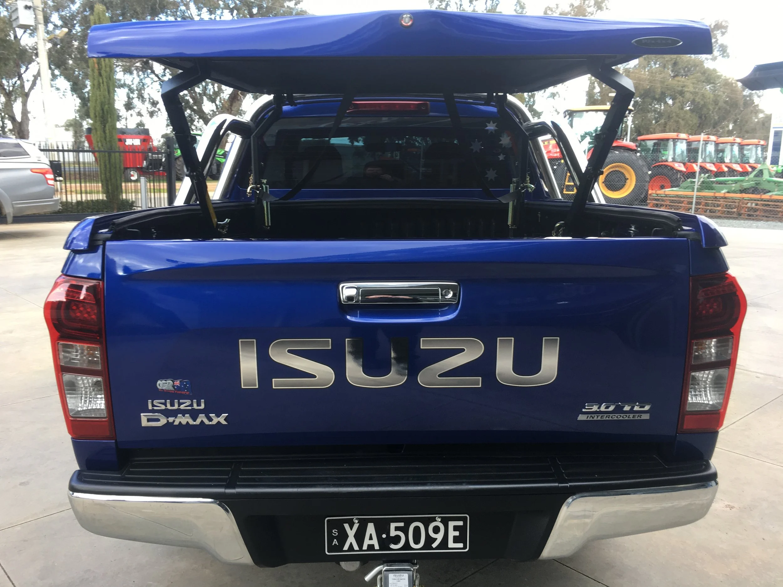 Isuzu DMAX EuroStar Cobalt Blue 3.JPG