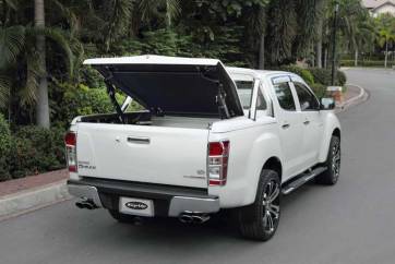 Isuzu Dmax - Top up cover with styling bars.jpg