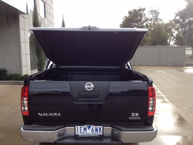 NIssan Navara D40 Sports lid  (4).JPG