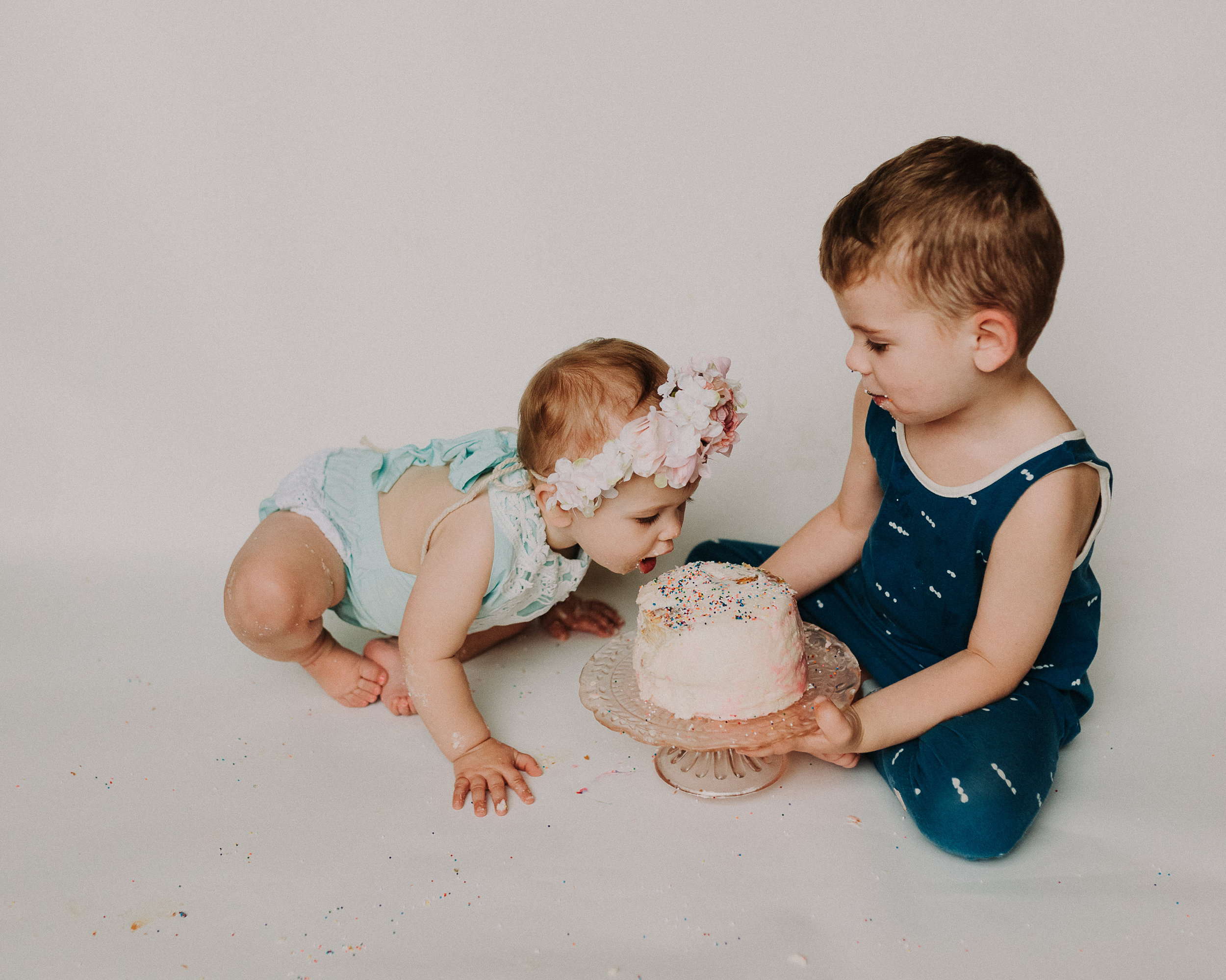 58CakeSmash-Photographer-Bellingham-WA-Brianne-Bell-Photography-(Kinley).jpg