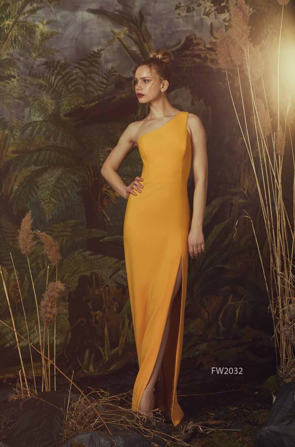 ONE SHOULDER GOWN WITH FRONT-LEFT SLIT