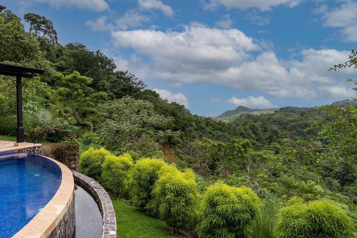 76 acre property with 4 bed/4bath luxury house, a private waterfall (that can be seen from the house), a river, and countless trails through the jungle. Located just South of Ojochal in Tres Rios.
..
All real estate photography/droneography inquiries