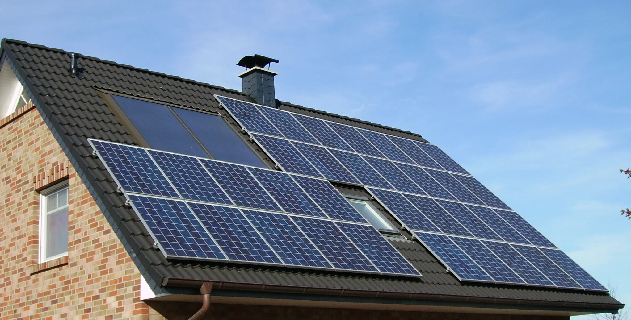 Solar_panels_on_a_roof-1.jpg