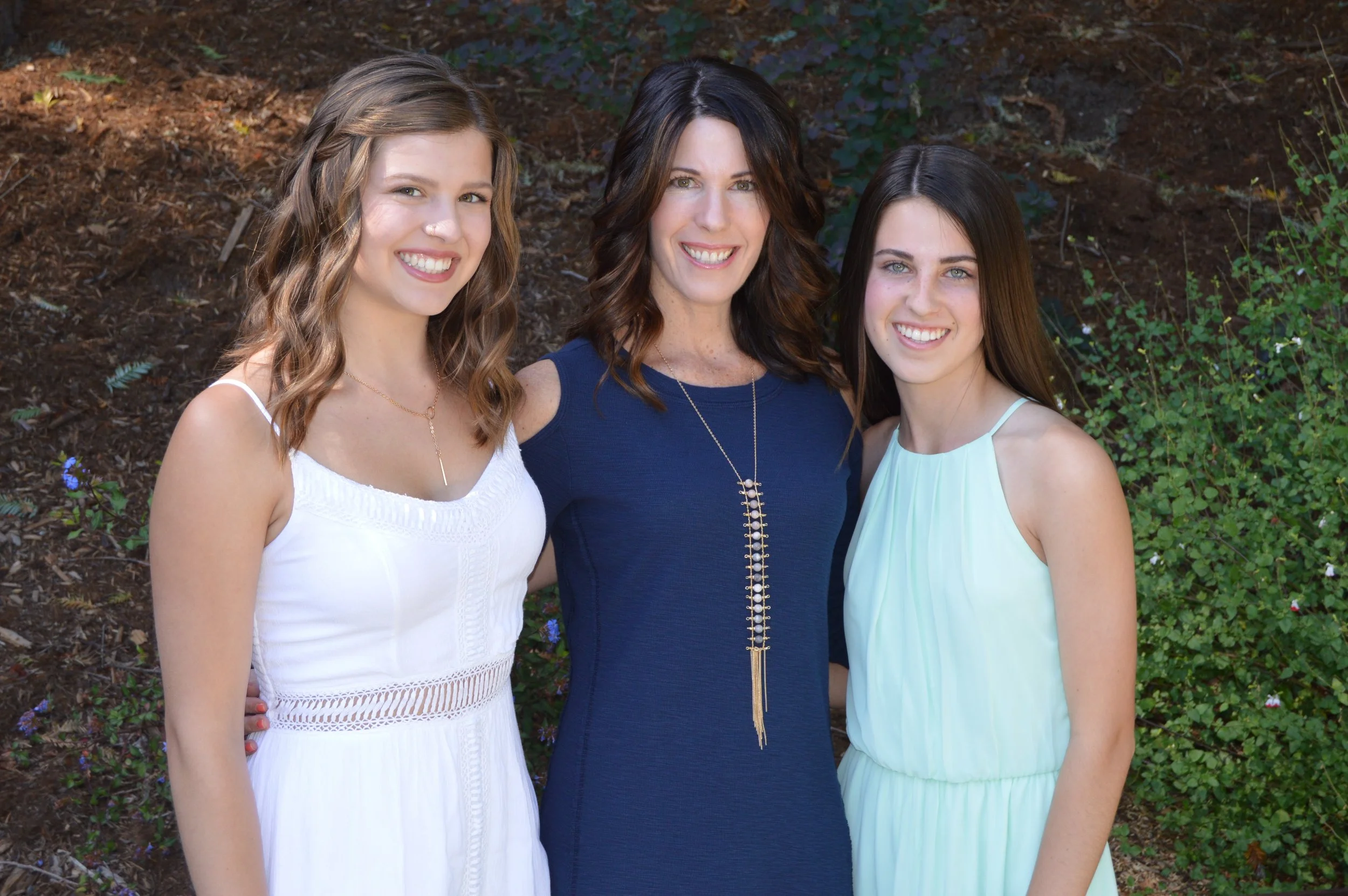 Picture of Holli and girls.jpg