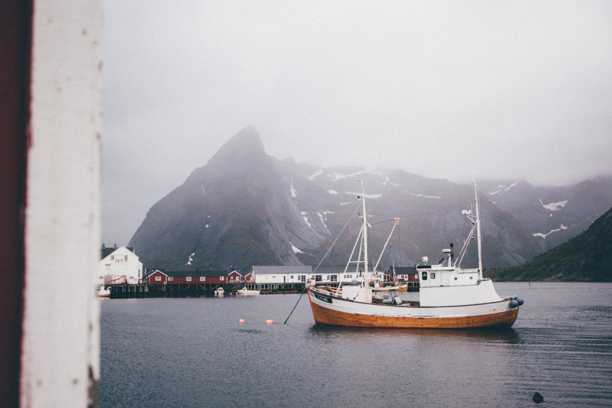 magnolia_mountain_lofoten_rain_rorbuer_XIII.jpg