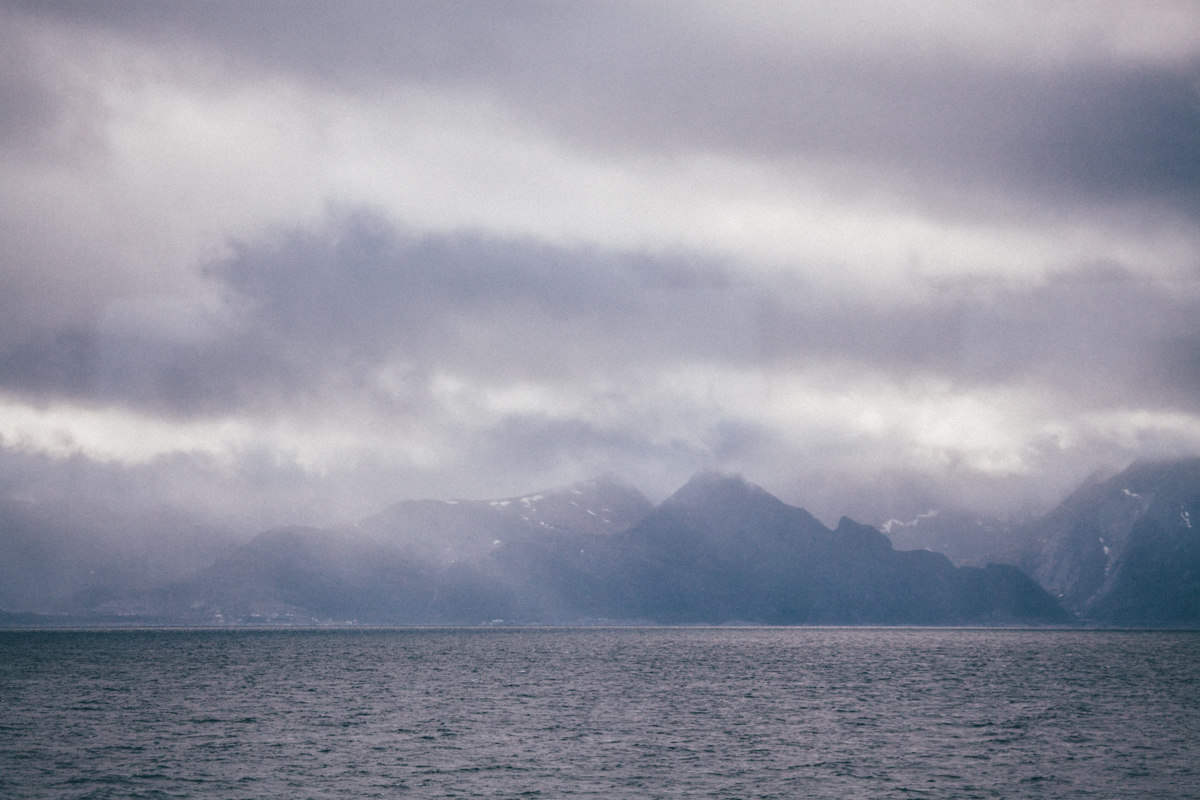 magnolia_mountain_lofoten_rain_rorbuer.jpg