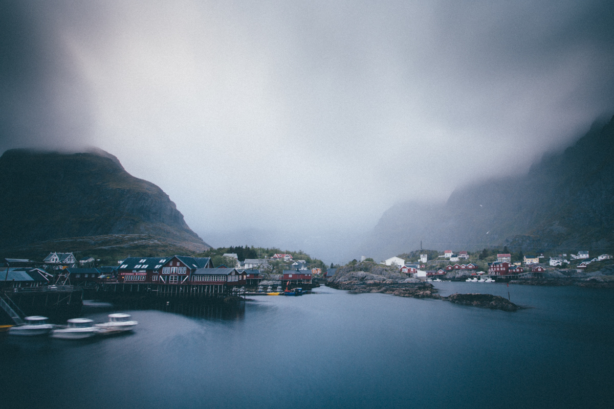 magnolia_mountain_lofoten_rain_rorbuer_VII.jpg