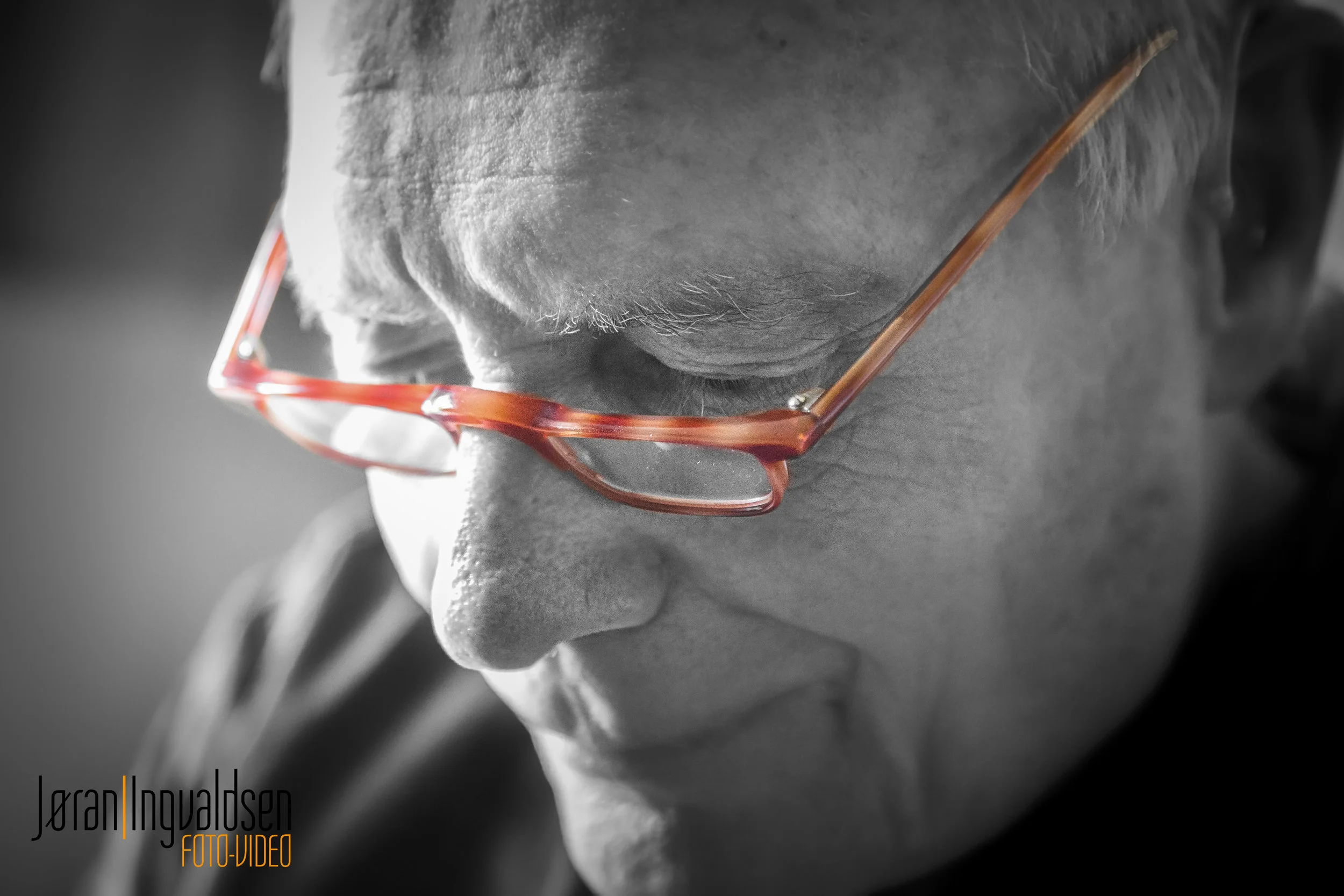 Ib med røde briller.jpg