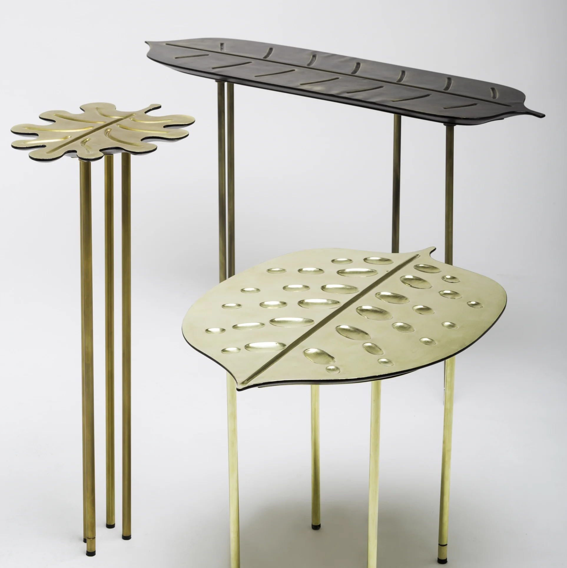 MONSTERA TABLES